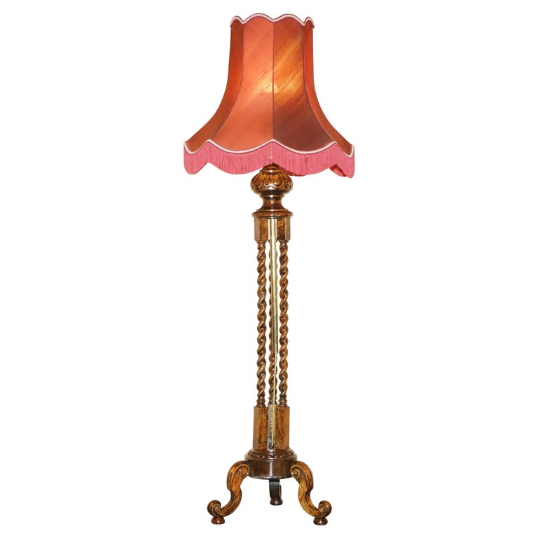 VICTORIAN WALNUT THREE PILLAR LARGE FLOOR STANDING LAMP THAT’S HEIGHT ADJUSTABLE