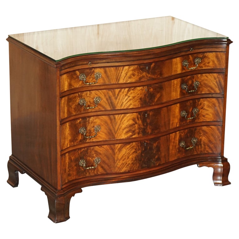 STUNNING FLAMED MAHOGANY HOWARD & SON’S SERPENTINE FRONTED CHEST OF DRAWERS