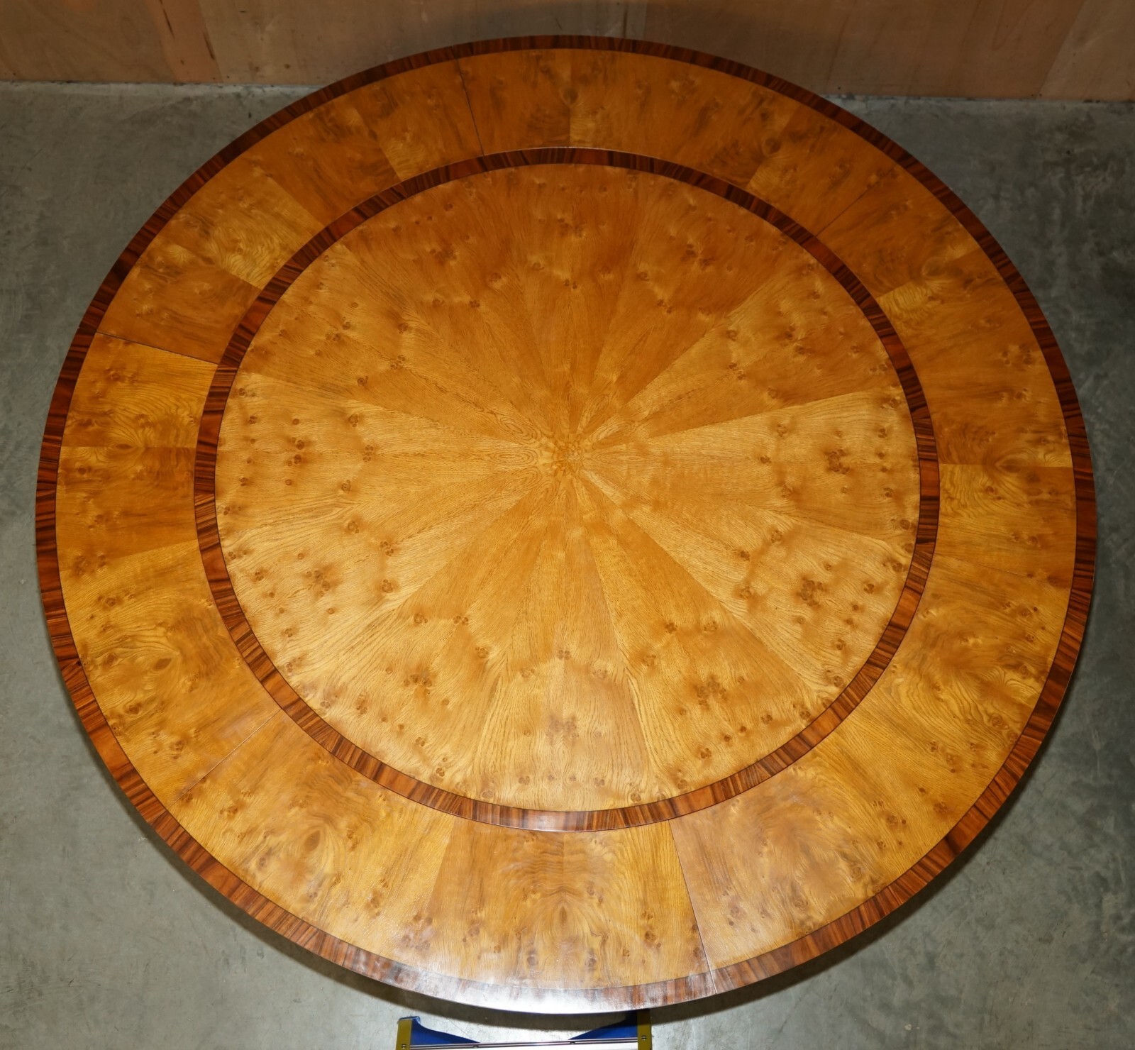 BRAND-NEW-BURR-BURL-OAK-EXTENDING-JUPE-ROUND-DINING-TABLES-SEATS-6-10-PEOPLE-205810180440-17