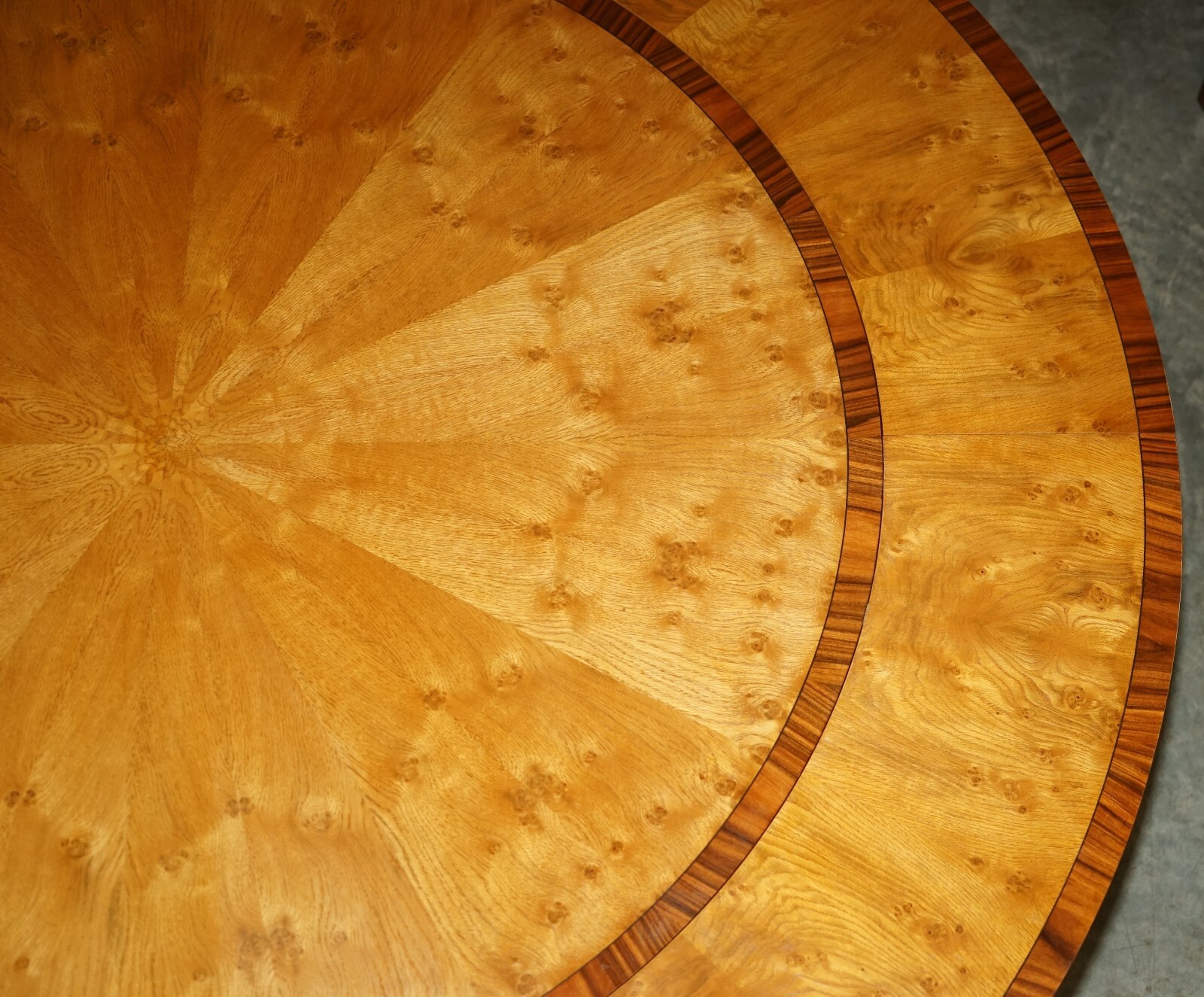 BRAND-NEW-BURR-BURL-OAK-EXTENDING-JUPE-ROUND-DINING-TABLES-SEATS-6-10-PEOPLE-205810180440-19