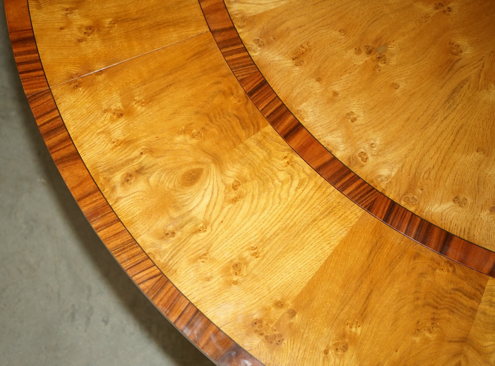 BRAND-NEW-BURR-BURL-OAK-EXTENDING-JUPE-ROUND-DINING-TABLES-SEATS-6-10-PEOPLE-205810180440-22