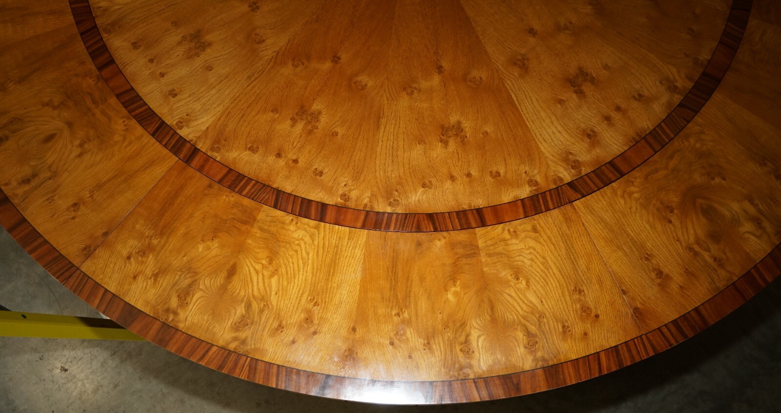 BRAND-NEW-BURR-BURL-OAK-EXTENDING-JUPE-ROUND-DINING-TABLES-SEATS-6-10-PEOPLE-205810180440-24