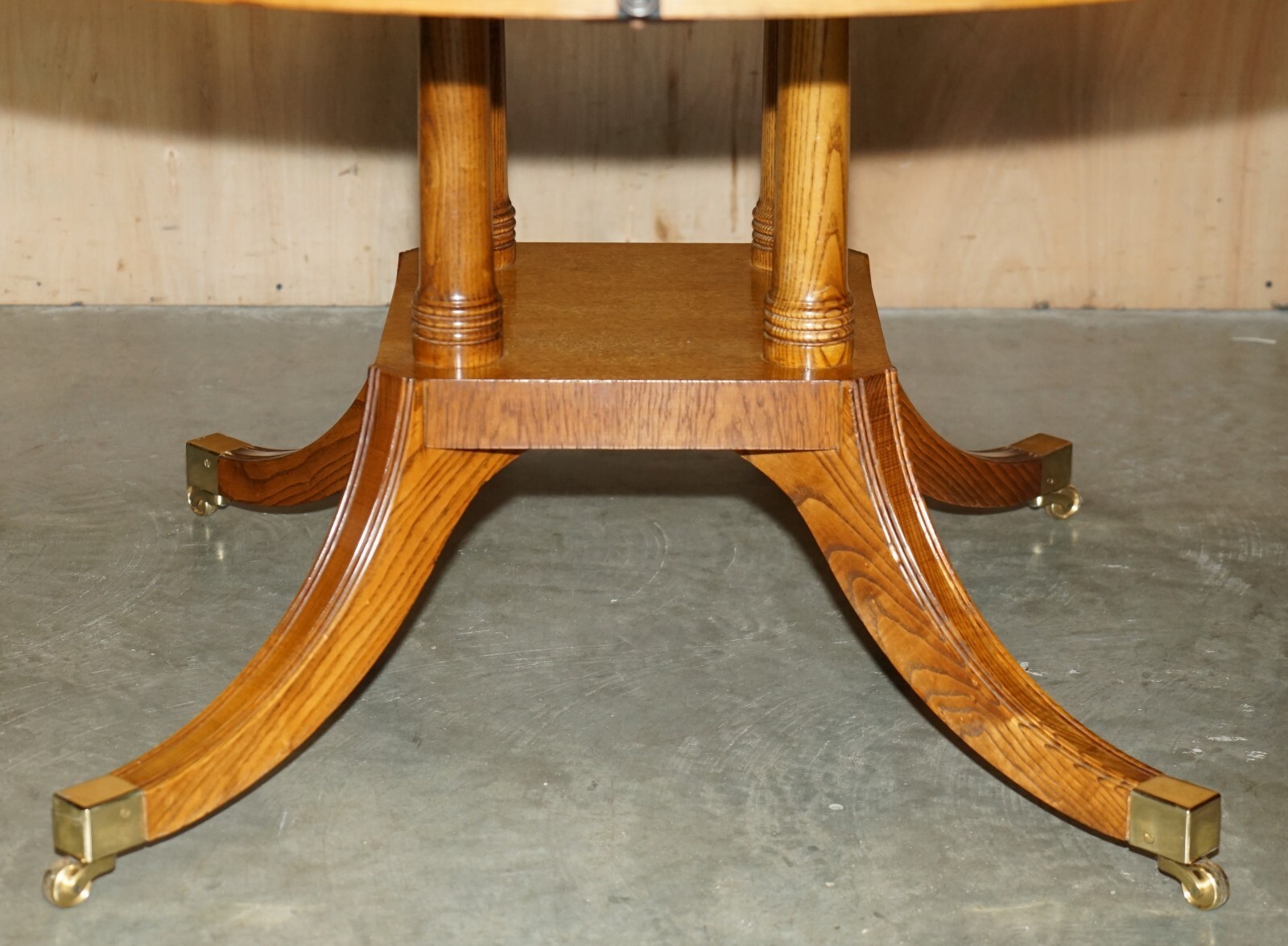 BRAND-NEW-BURR-BURL-OAK-EXTENDING-JUPE-ROUND-DINING-TABLES-SEATS-6-10-PEOPLE-205810180440-3