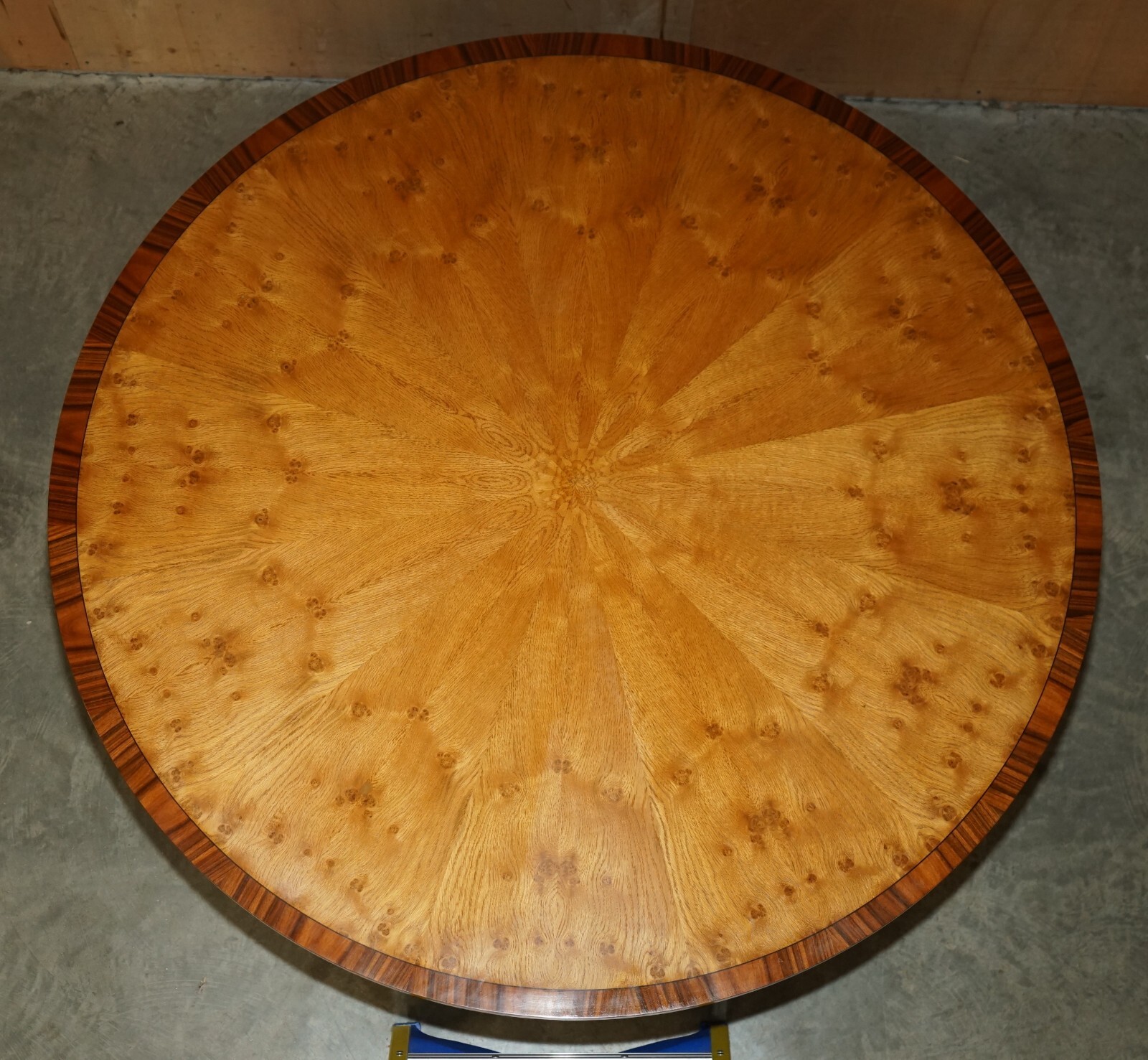 BRAND-NEW-BURR-BURL-OAK-EXTENDING-JUPE-ROUND-DINING-TABLES-SEATS-6-10-PEOPLE-205810180440-8