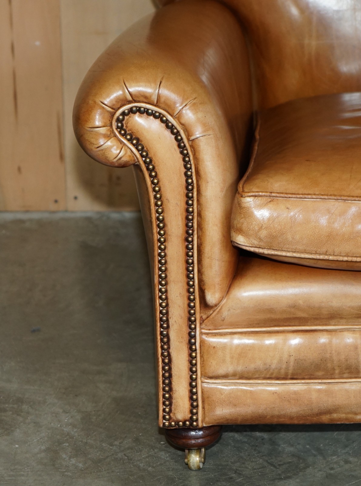 COMFORTABLE-PAIR-OF-ANTIQUE-CHESTERFIELD-VICTORIAN-BROWN-LEATHER-CLUB-ARMCHAIRS-187688585870-20