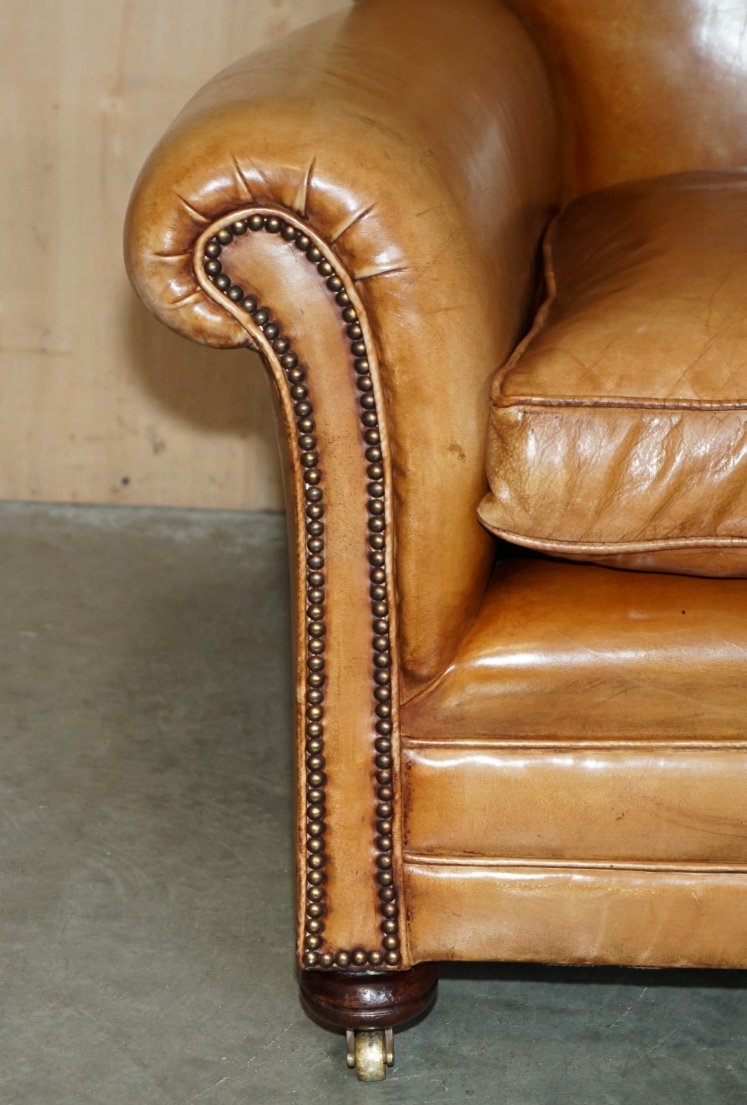COMFORTABLE-PAIR-OF-ANTIQUE-CHESTERFIELD-VICTORIAN-BROWN-LEATHER-CLUB-ARMCHAIRS-187688585870-9