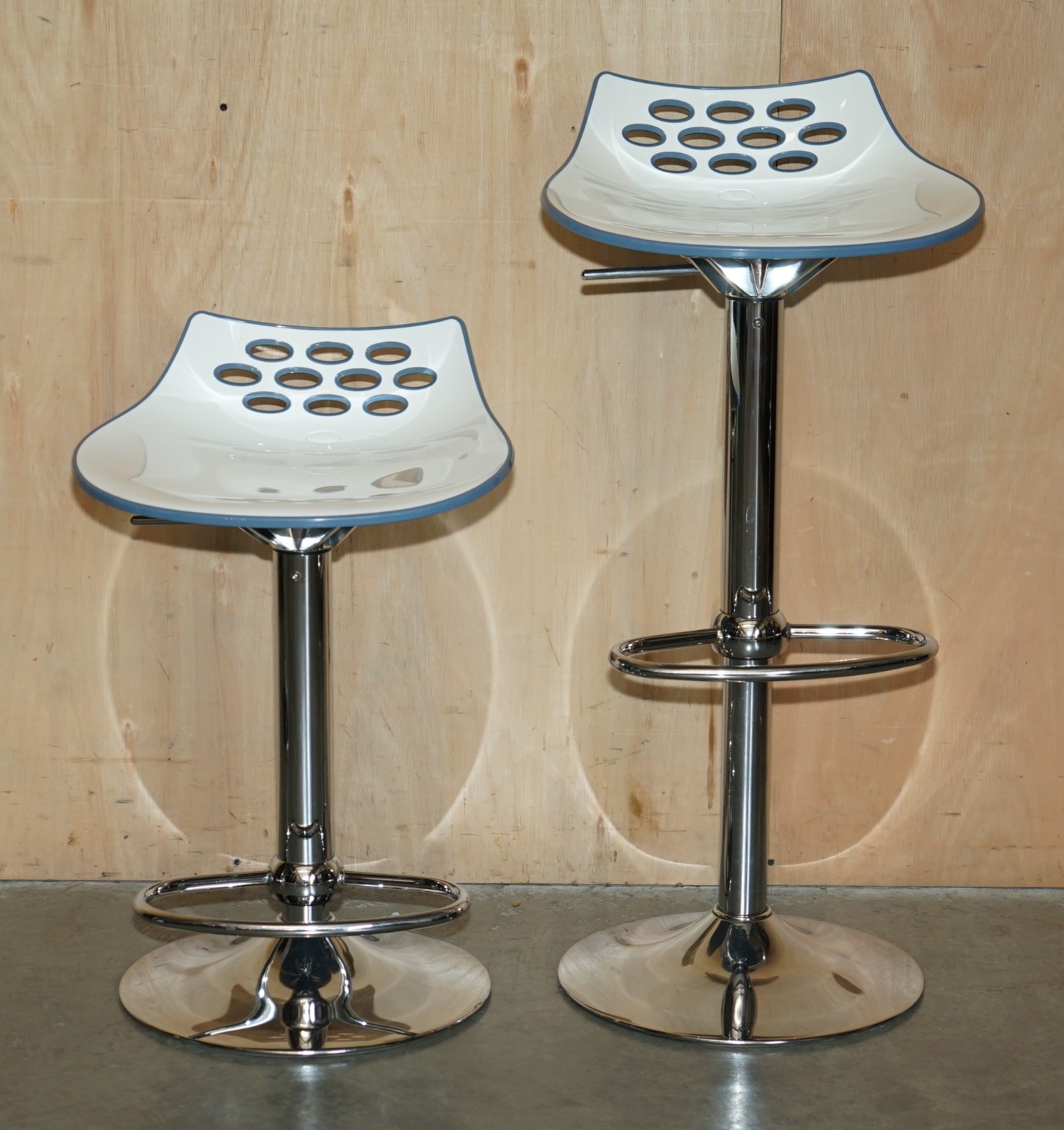 FOUR-GAS-LIFT-HEIGHT-ADJUSTABLE-CALLIGARIS-JAM-SWIVEL-KITCHEN-ISLAND-BAR-STOOLS-177369352100-4