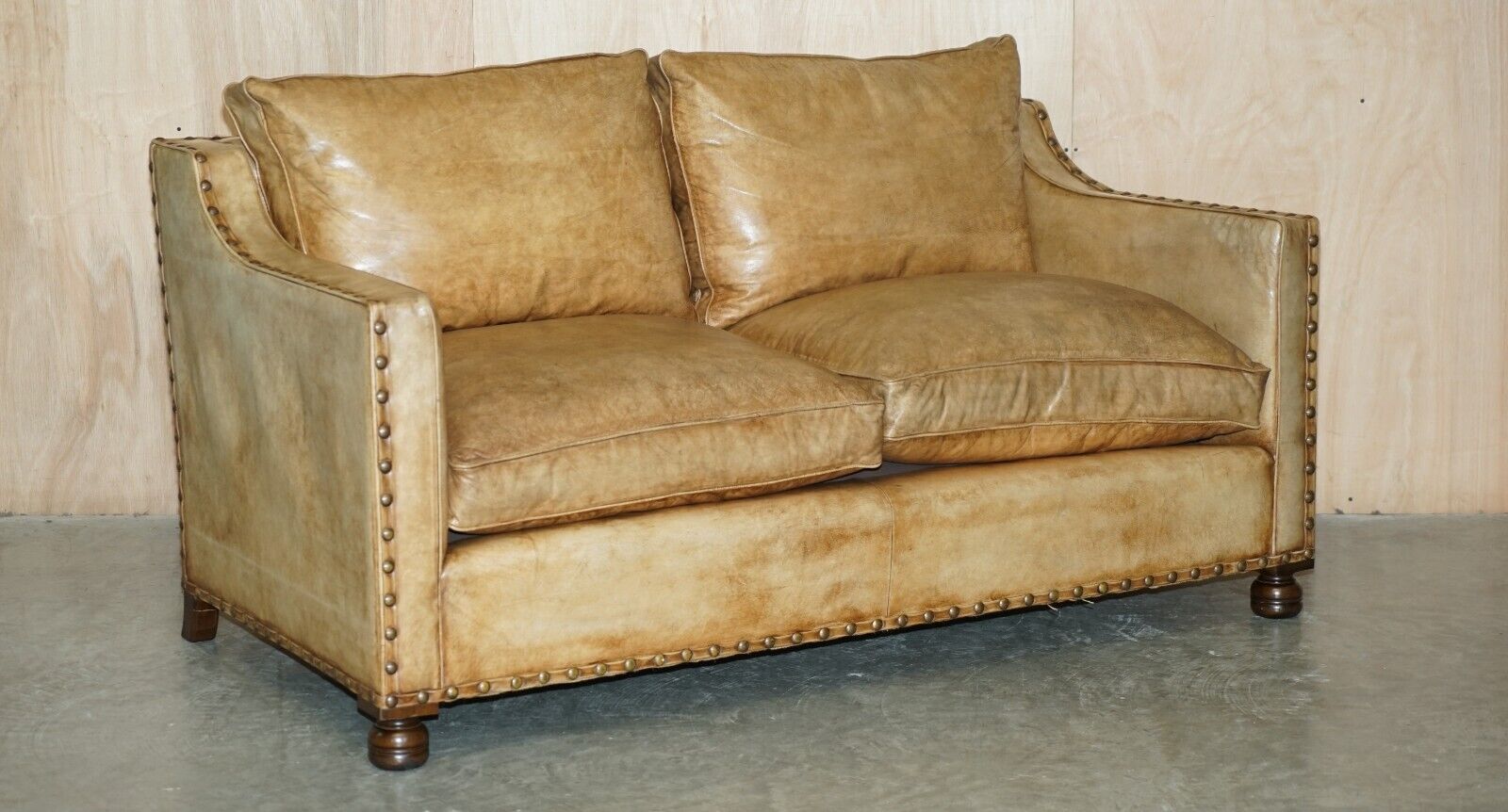 LOVELY HAND DYED HERITAGE BROWN LEATHER EDWARDIAN STYLE STUDDED TWO SEAT SOFA