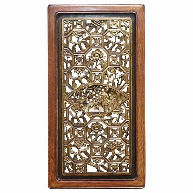 CHINESE EXPORT CIRCA 1900 GOLD LEAF PAINTED FRET WORK CARVED WALL PANEL IN TEAK