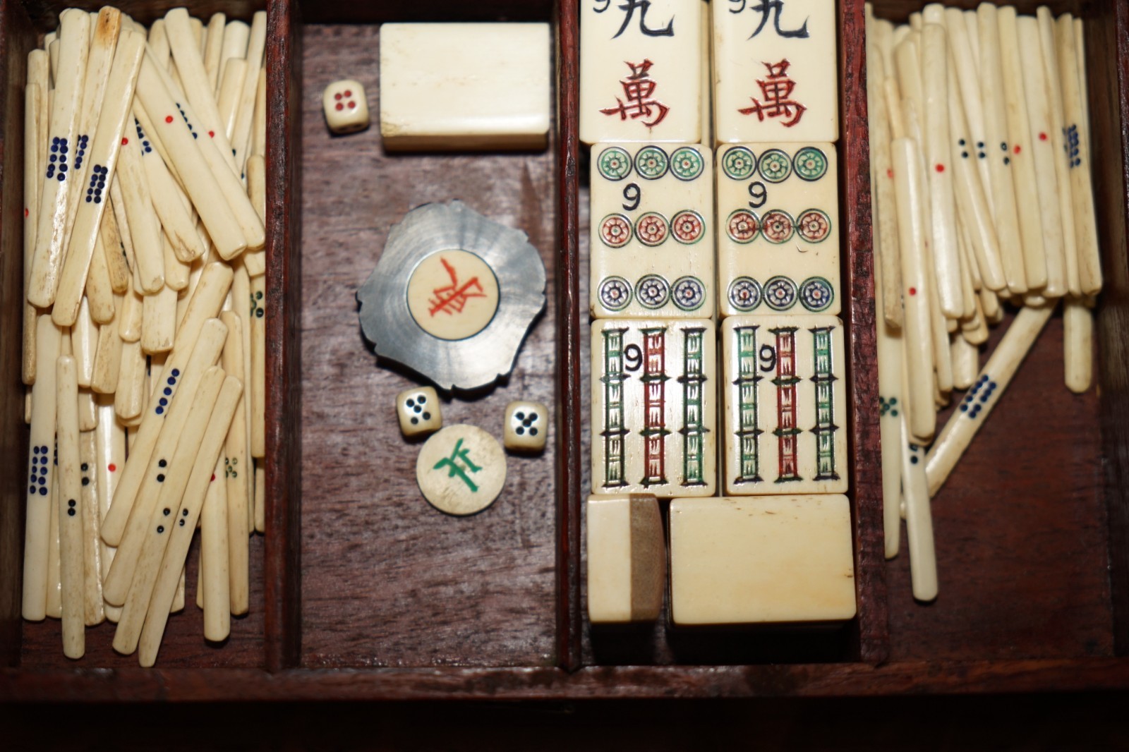 FOUR-PERSON-MAHJONG-SUITE-CIRCA-1920S-CHINESE-EXPORT-PERIOD-HAND-CARVED-CASE-205810835391-18