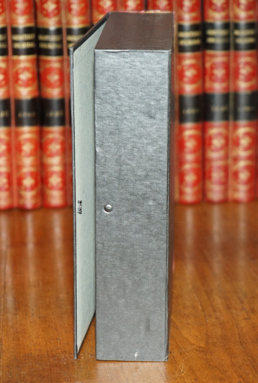 HUGE-SELECTION-OF-37-LEATHER-A4-VINTAGE-STORAGE-BOX-FILES-WITH-FAUX-BOOK-FRONTS-177368926741-16