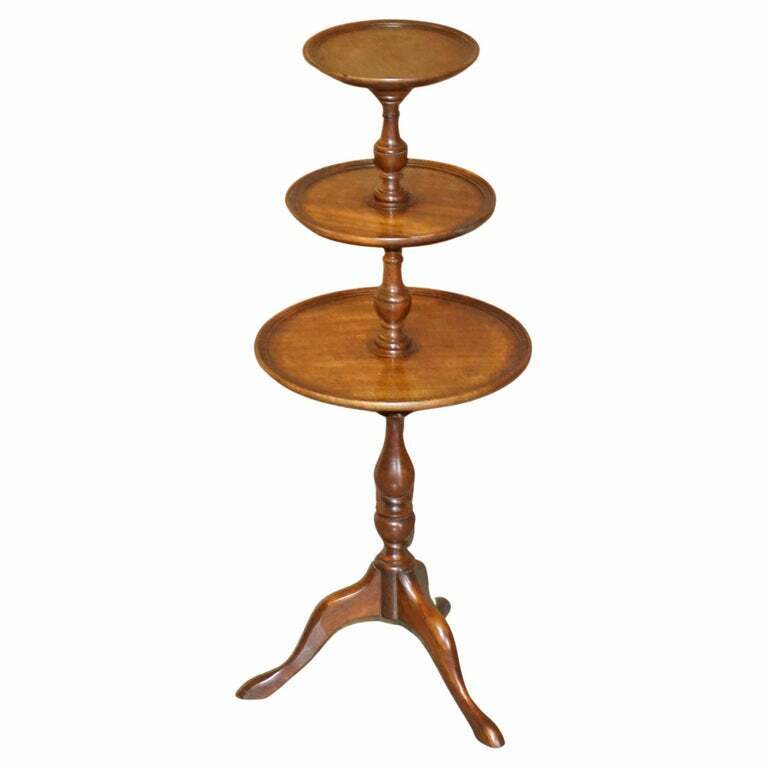STUNNING ANTIQUE MAHOGANY THREE TIERED WHATNOT SIDE END LAMP WINE TABLE