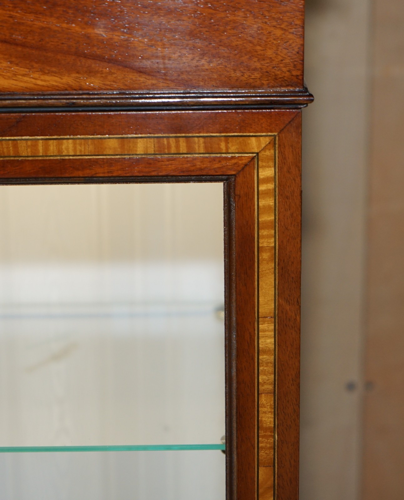 SUITE-OF-FIVE-SHERATON-REVIVIAL-LED-LIGHT-DISPLAY-CABINETS-WITH-GLASS-SHELVES-187691204691-9