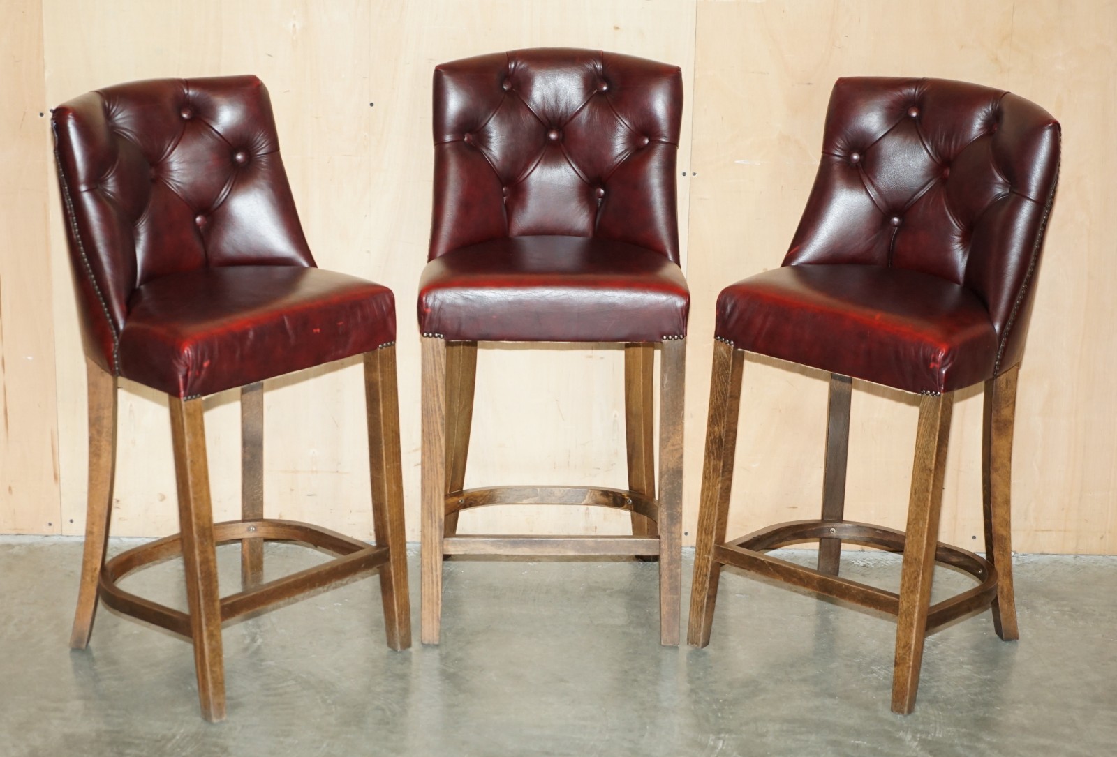 THREE-VINTAGE-OXBLOOD-LEATHER-CHESTERFIELD-TUFTED-KITCHEN-DINER-BAR-STOOLS-205810792841-2