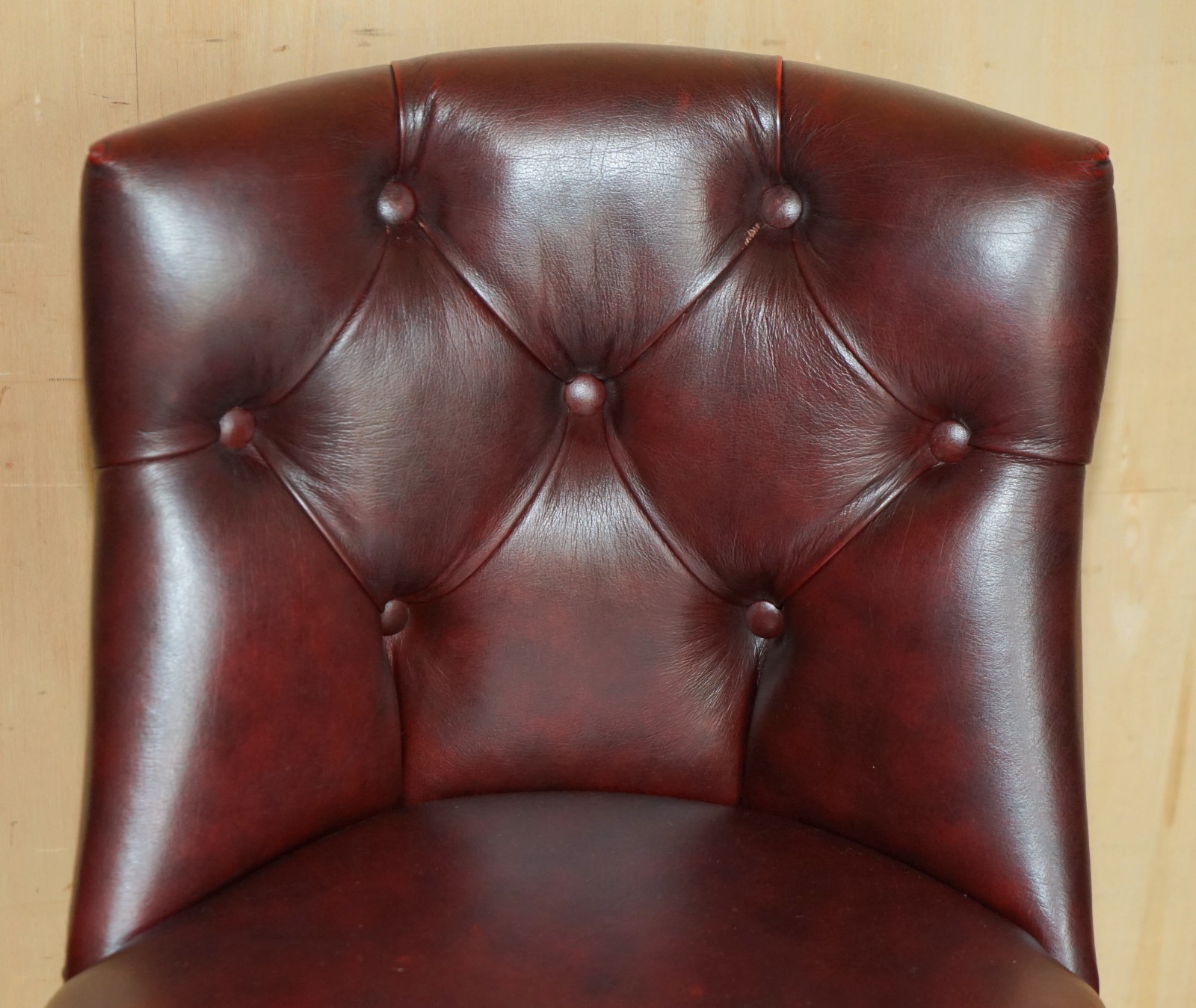 THREE-VINTAGE-OXBLOOD-LEATHER-CHESTERFIELD-TUFTED-KITCHEN-DINER-BAR-STOOLS-205810792841-6