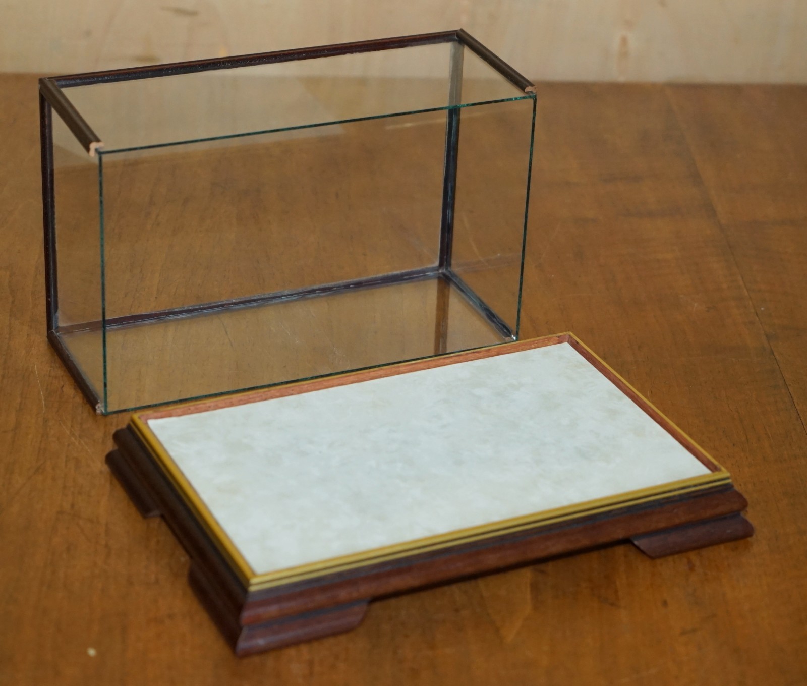 FOUR-VINTAGE-MAHOGANY-GLASS-TABLE-TOP-DISPLAY-CASES-FOR-TRINKETS-21X32X15CM-177369199952-12