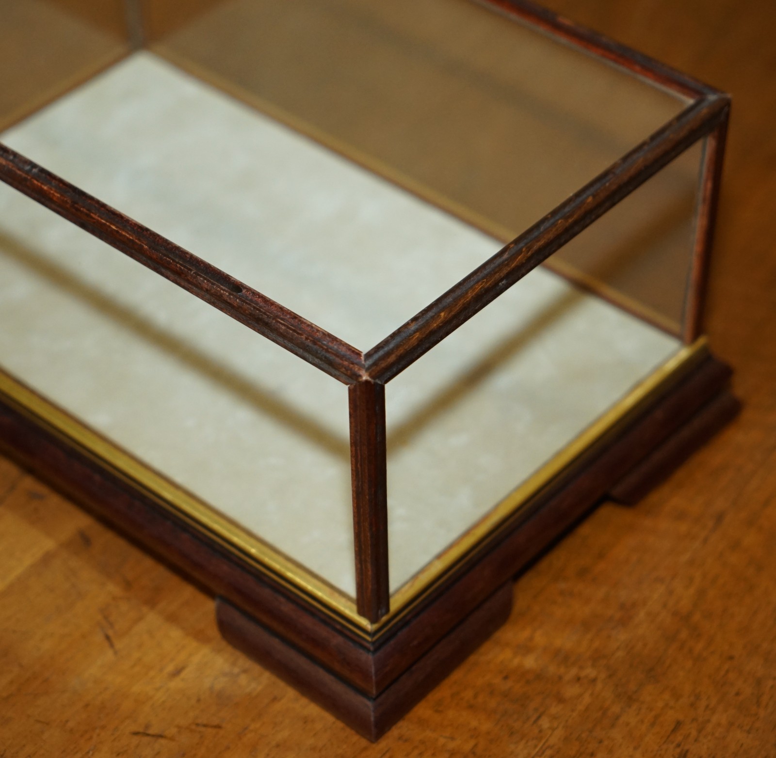 FOUR-VINTAGE-MAHOGANY-GLASS-TABLE-TOP-DISPLAY-CASES-FOR-TRINKETS-21X32X15CM-177369199952-15