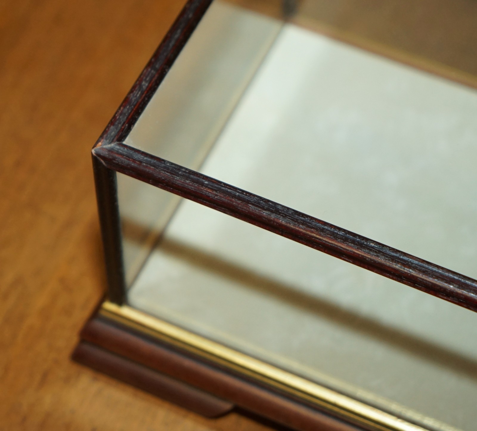 FOUR-VINTAGE-MAHOGANY-GLASS-TABLE-TOP-DISPLAY-CASES-FOR-TRINKETS-21X32X15CM-177369199952-6