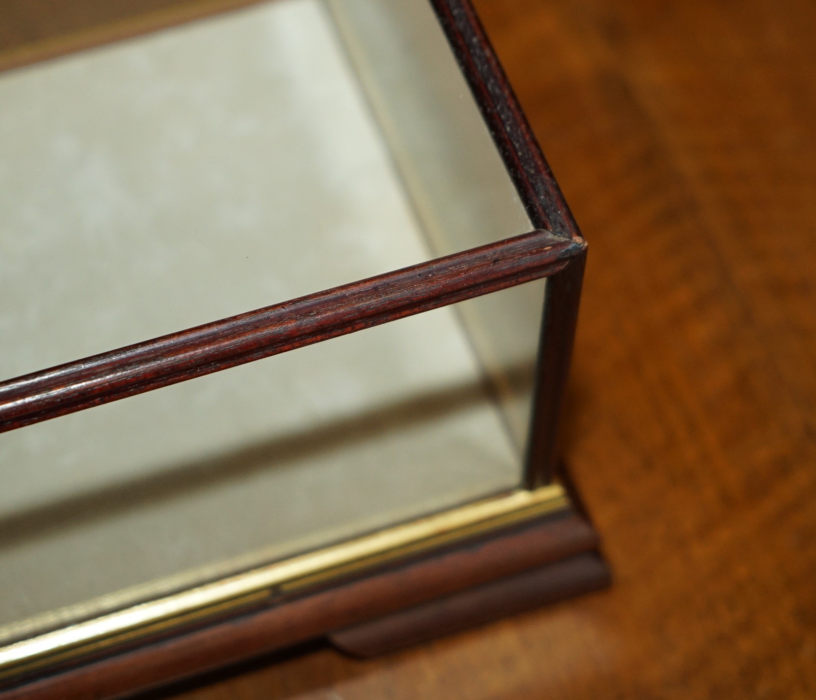 FOUR-VINTAGE-MAHOGANY-GLASS-TABLE-TOP-DISPLAY-CASES-FOR-TRINKETS-21X32X15CM-177369199952-7