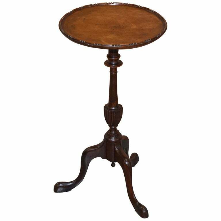LOVELY VICTORIAN SCOTTISH MAHOGANY TRIPOD LAMP SIDE END WINE TABLE CARVED TOP