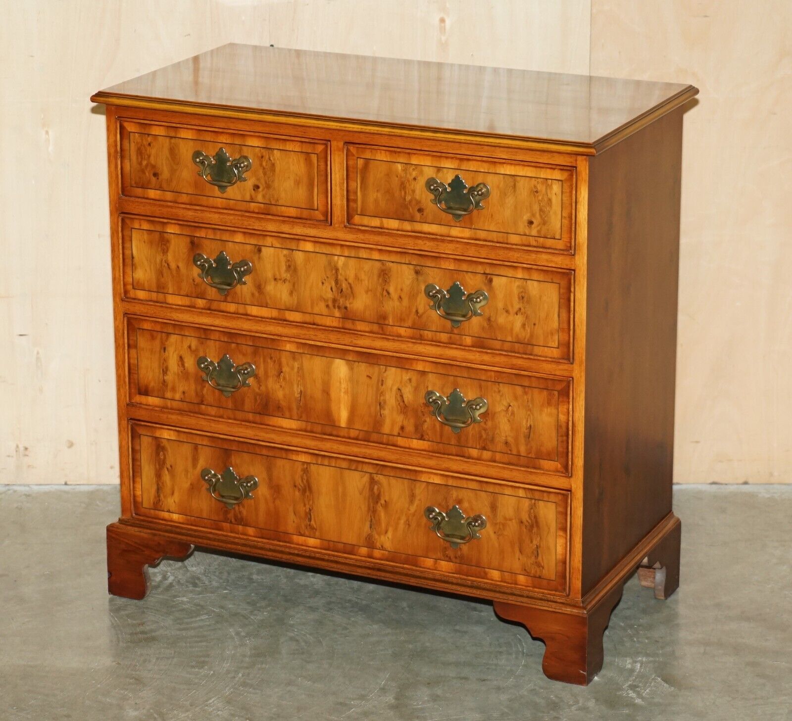 LOVELY VINTAGE BURR WALNUT GEORGIAN ENGLISH STYLE CHEST OF DRAWERS PART OF SUITE