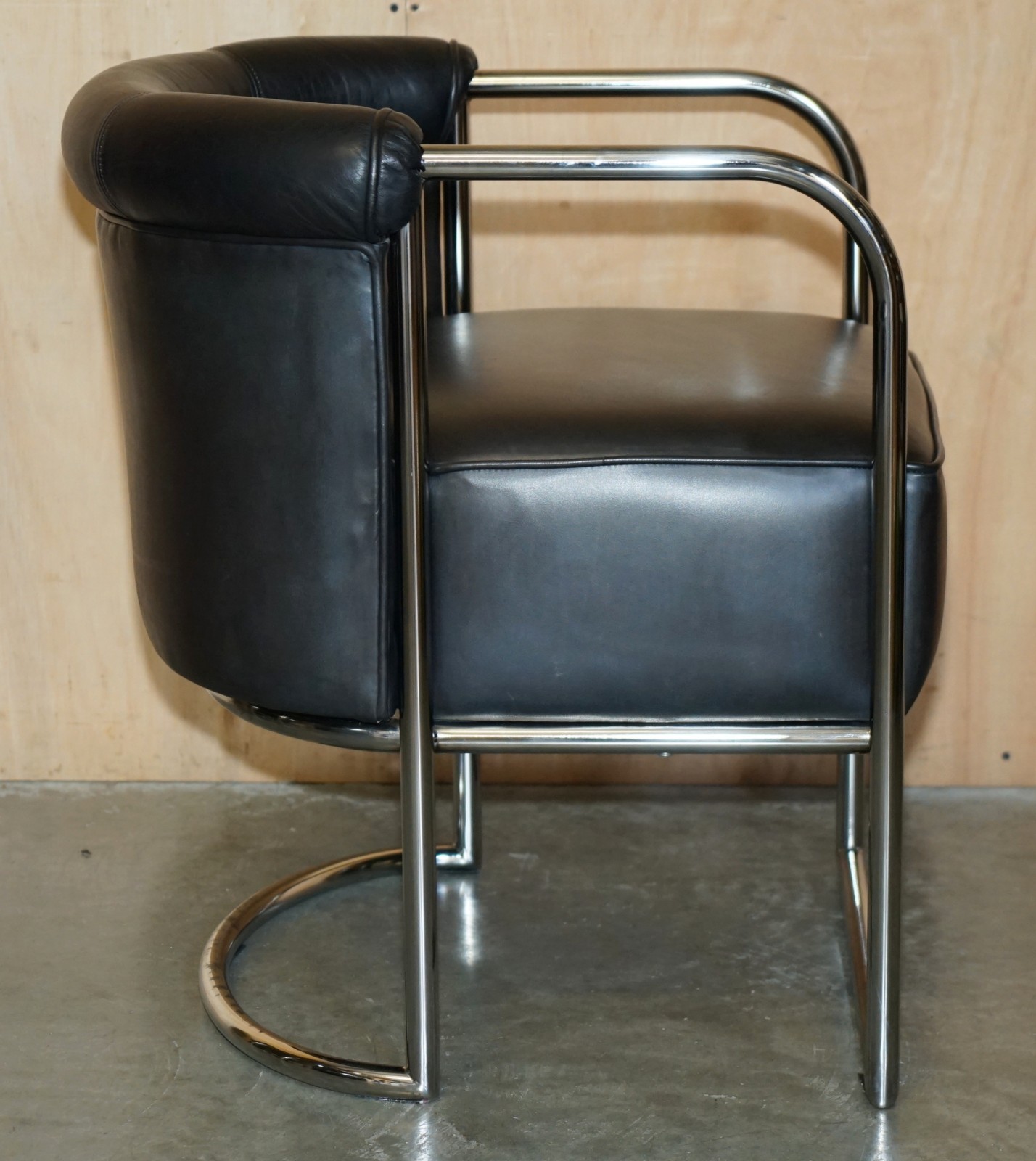 MODERNIST-PAIR-OF-RALPH-LAUREN-DESIGNER-BLACK-LEATHER-TUBULAR-CHROME-ARMCHAIRS-205810220322-10