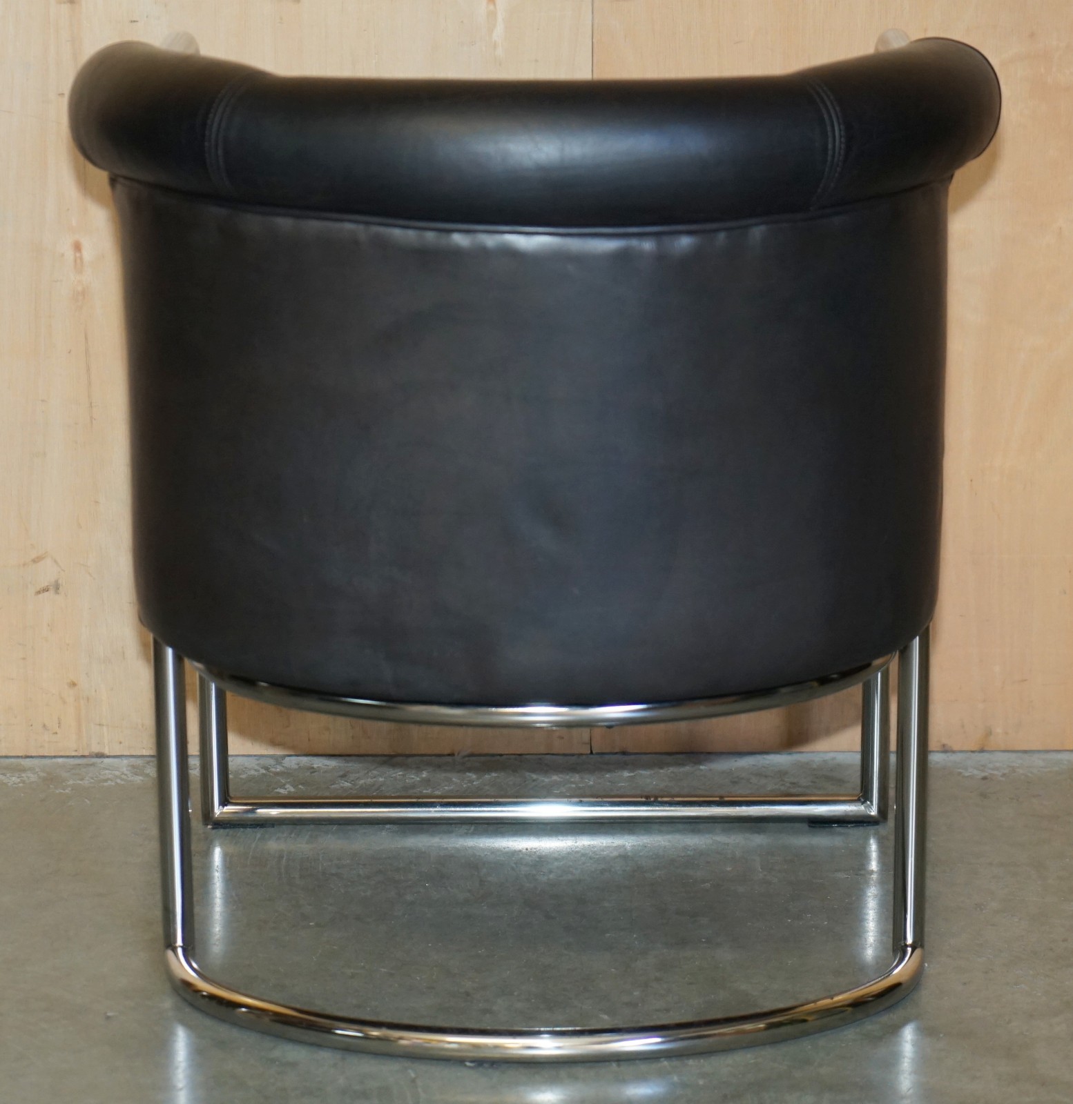 MODERNIST-PAIR-OF-RALPH-LAUREN-DESIGNER-BLACK-LEATHER-TUBULAR-CHROME-ARMCHAIRS-205810220322-12