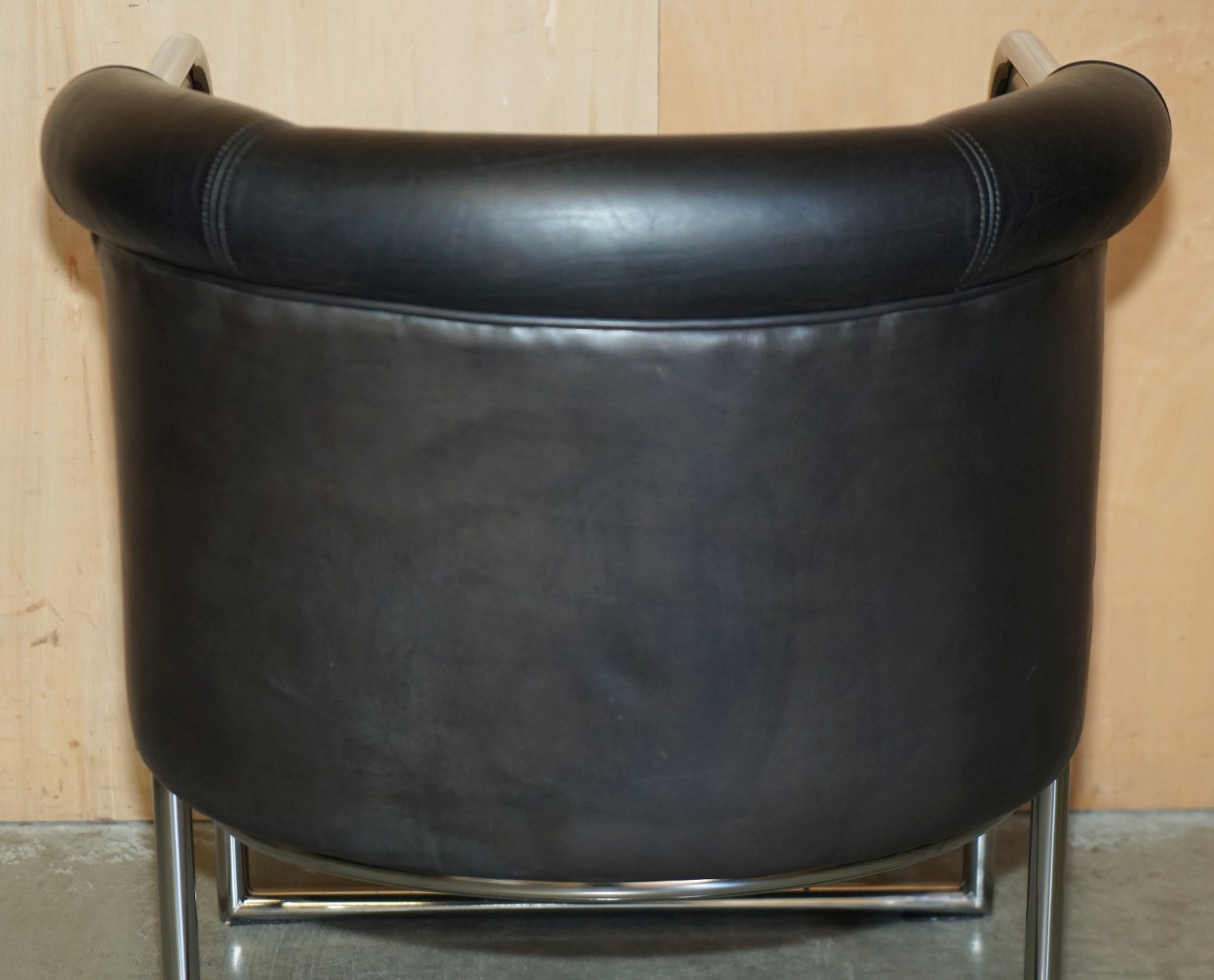 MODERNIST-PAIR-OF-RALPH-LAUREN-DESIGNER-BLACK-LEATHER-TUBULAR-CHROME-ARMCHAIRS-205810220322-13