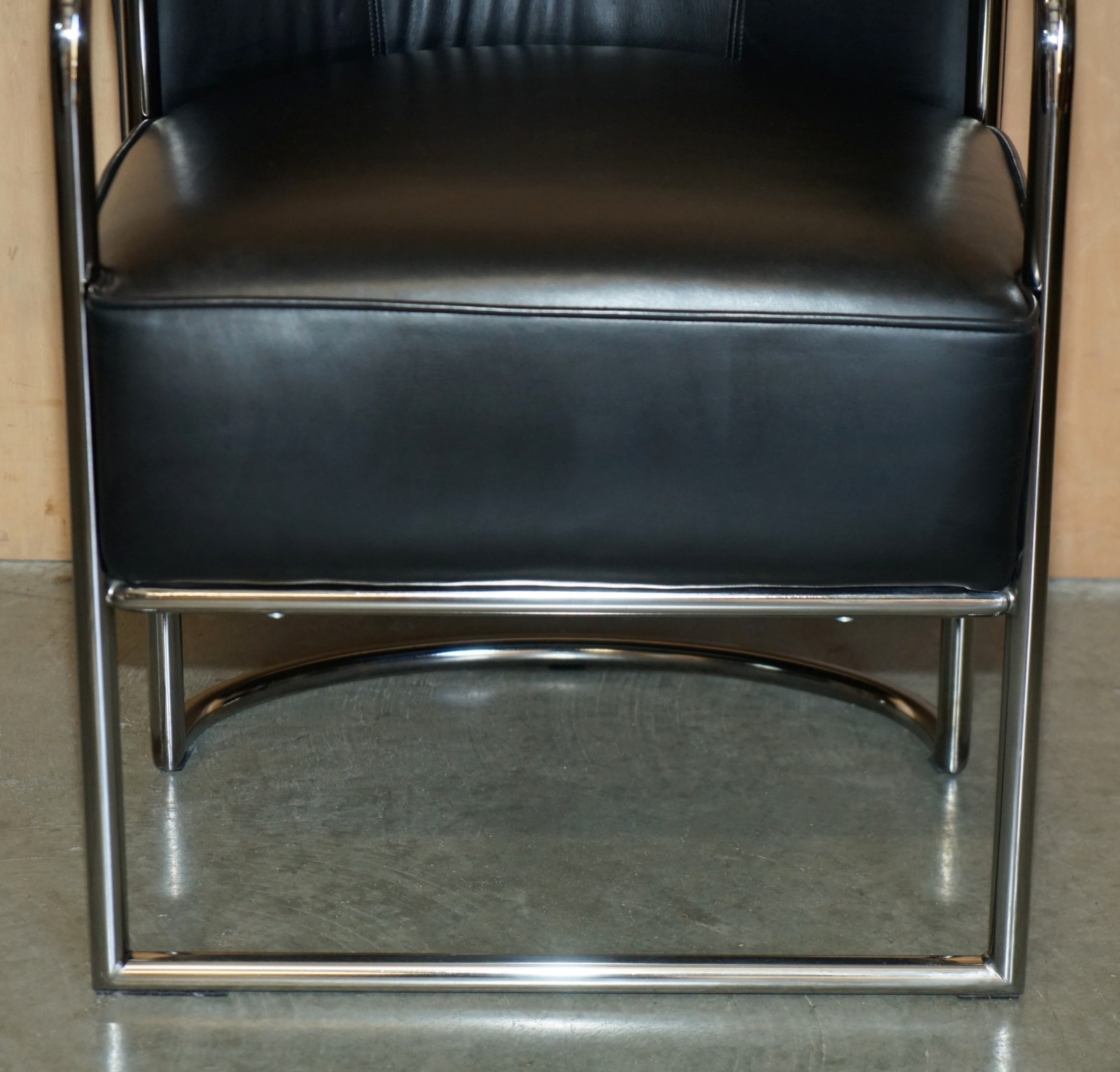MODERNIST-PAIR-OF-RALPH-LAUREN-DESIGNER-BLACK-LEATHER-TUBULAR-CHROME-ARMCHAIRS-205810220322-22