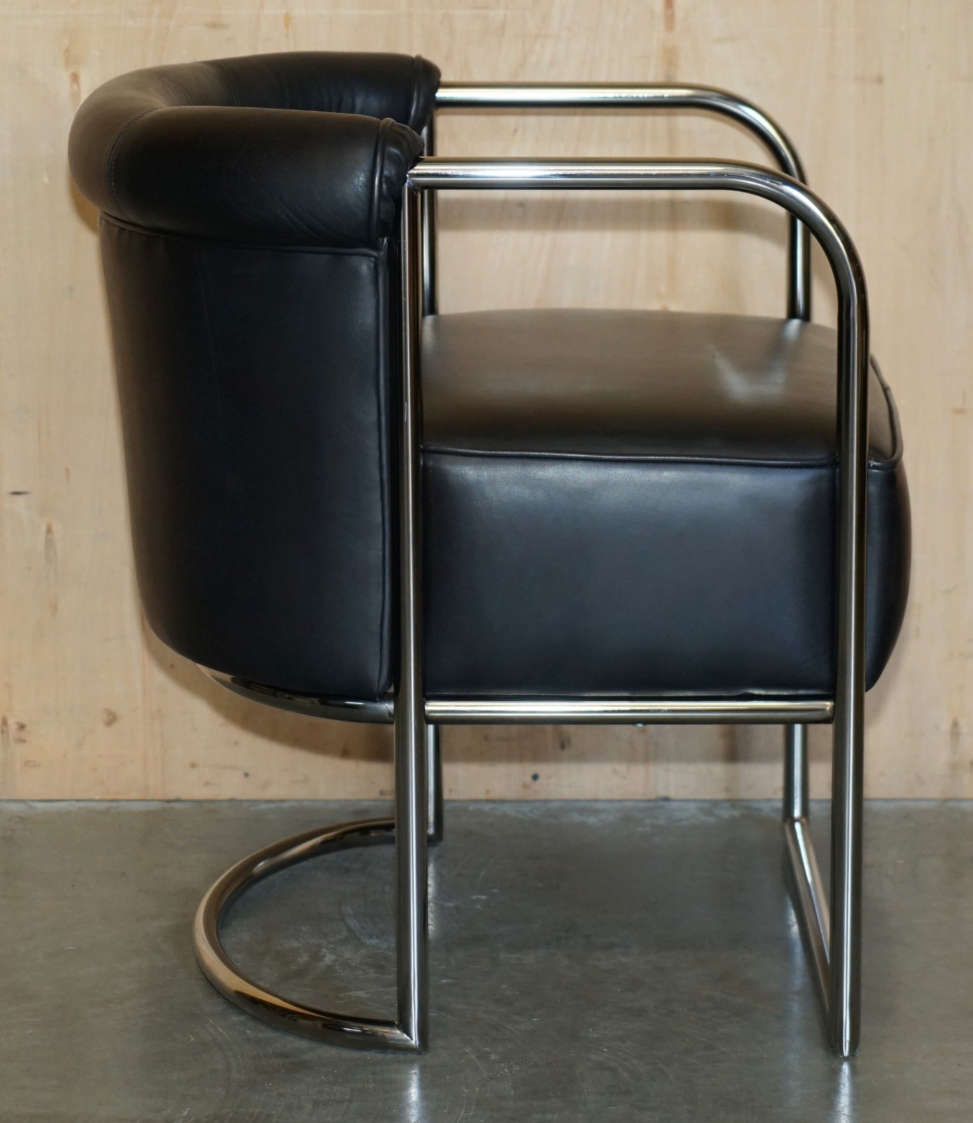 MODERNIST-PAIR-OF-RALPH-LAUREN-DESIGNER-BLACK-LEATHER-TUBULAR-CHROME-ARMCHAIRS-205810220322-23