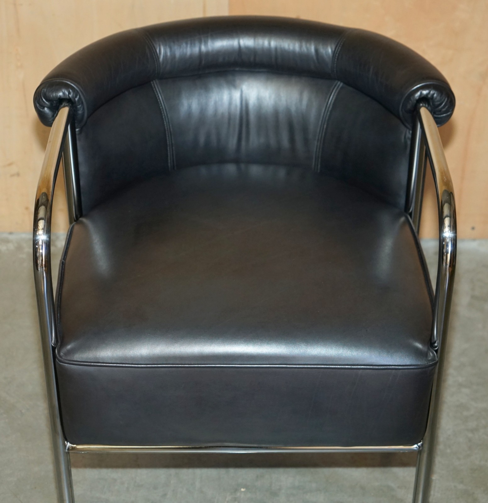 MODERNIST-PAIR-OF-RALPH-LAUREN-DESIGNER-BLACK-LEATHER-TUBULAR-CHROME-ARMCHAIRS-205810220322-4