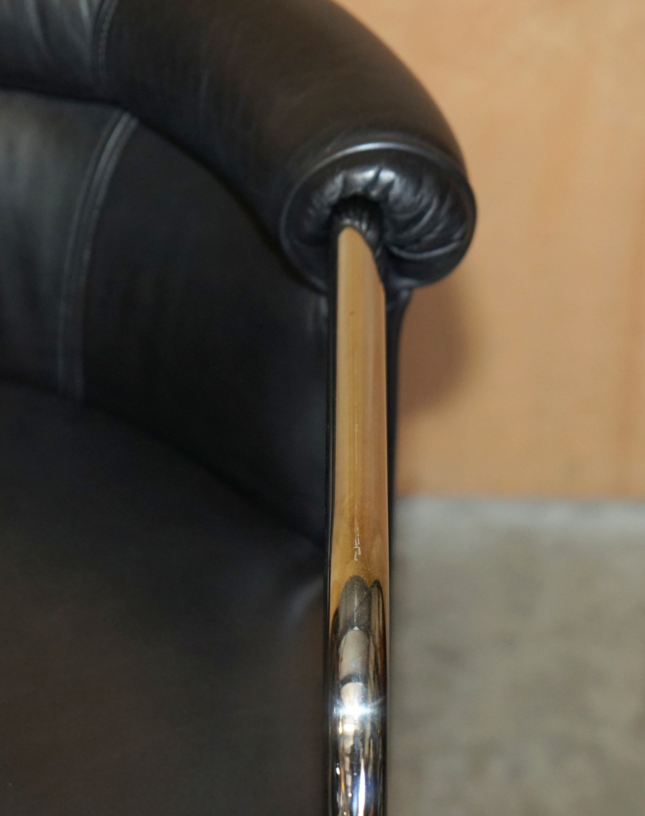 MODERNIST-PAIR-OF-RALPH-LAUREN-DESIGNER-BLACK-LEATHER-TUBULAR-CHROME-ARMCHAIRS-205810220322-7