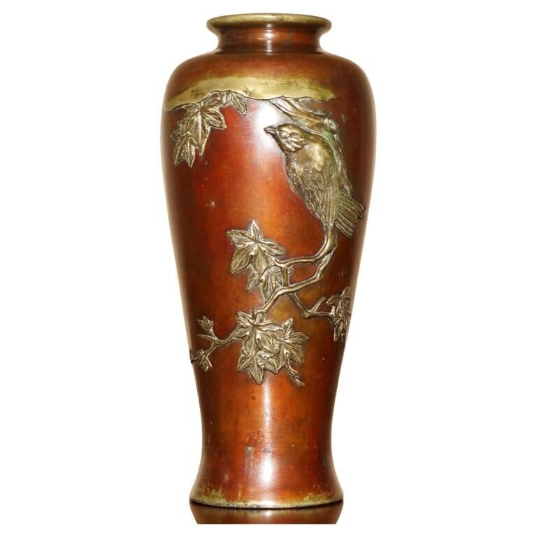STUNNING SIGNED ANTIQUE CIRCA 1870 JAPANESE VASE DEPICTING A BIRD ON A BRANCH