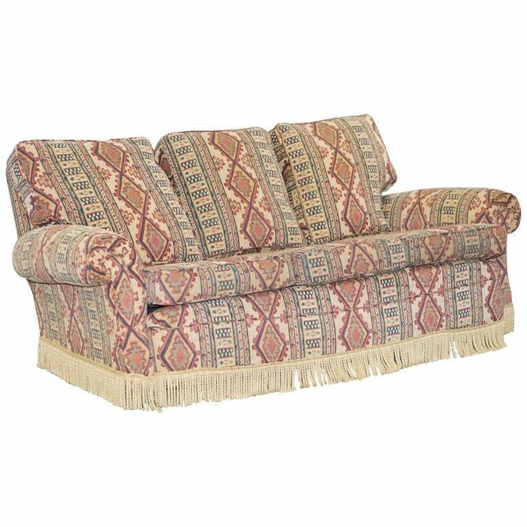 MID CENTURY FULLY SPRUNG ART DECO STYLE KILIM RUG UPHOLSTERED SOFA PART OF SUITE