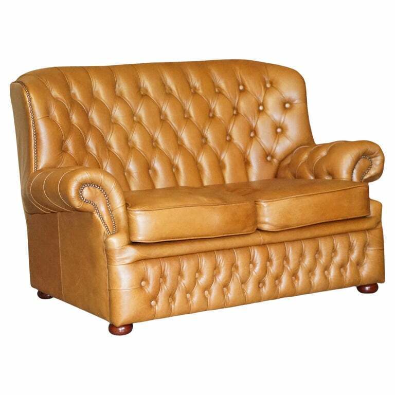 NICE SMALL 142CM WIDE CHESTERFIELD TAN BROWN LEATHER TUFTED SOFA WITH HIGH BACK