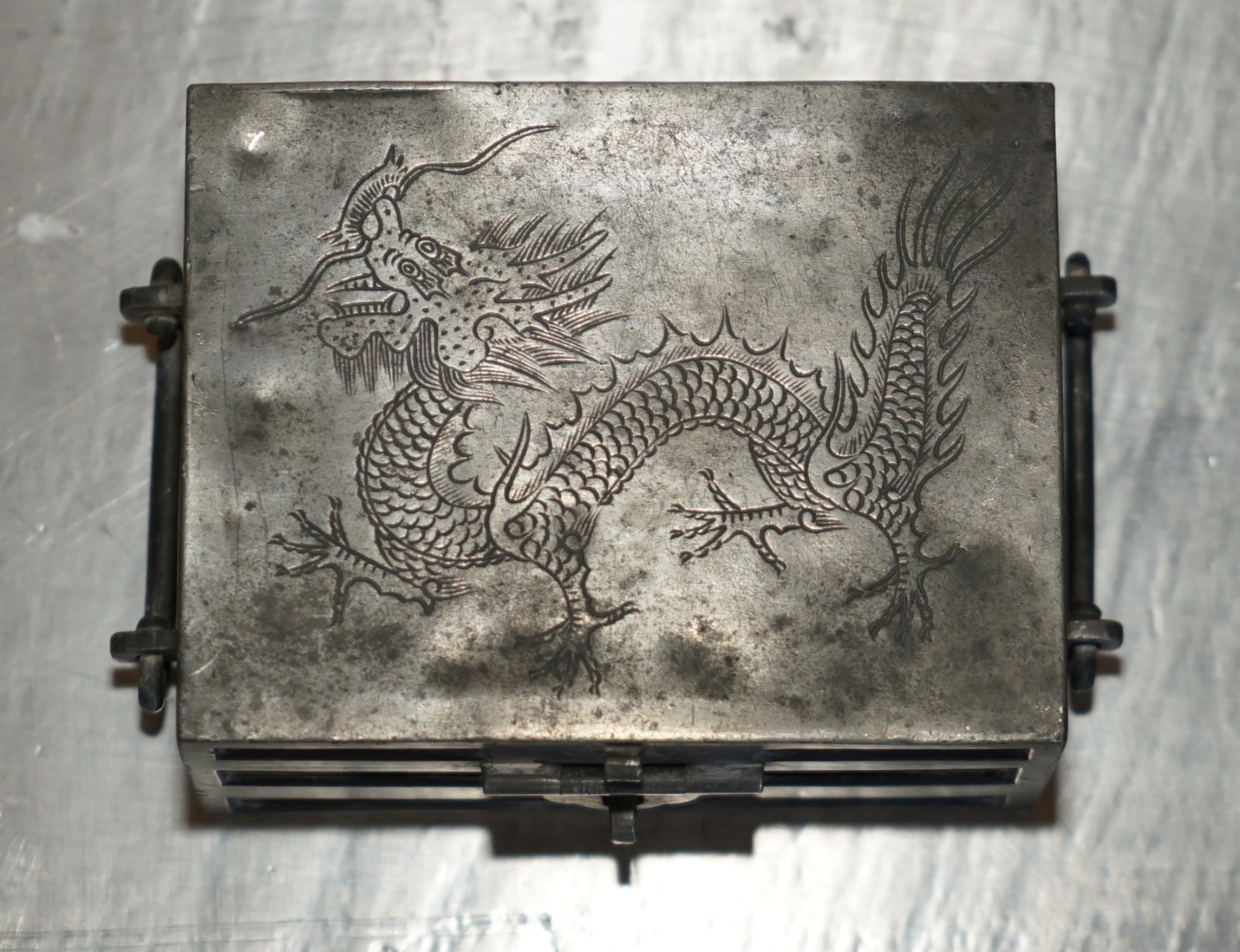 ANTIQUE-CIRCA-1920-CHINESE-KUT-HING-PEWTER-WOOD-CARVED-DRAGON-JEWELLERY-BOX-205812684454-2