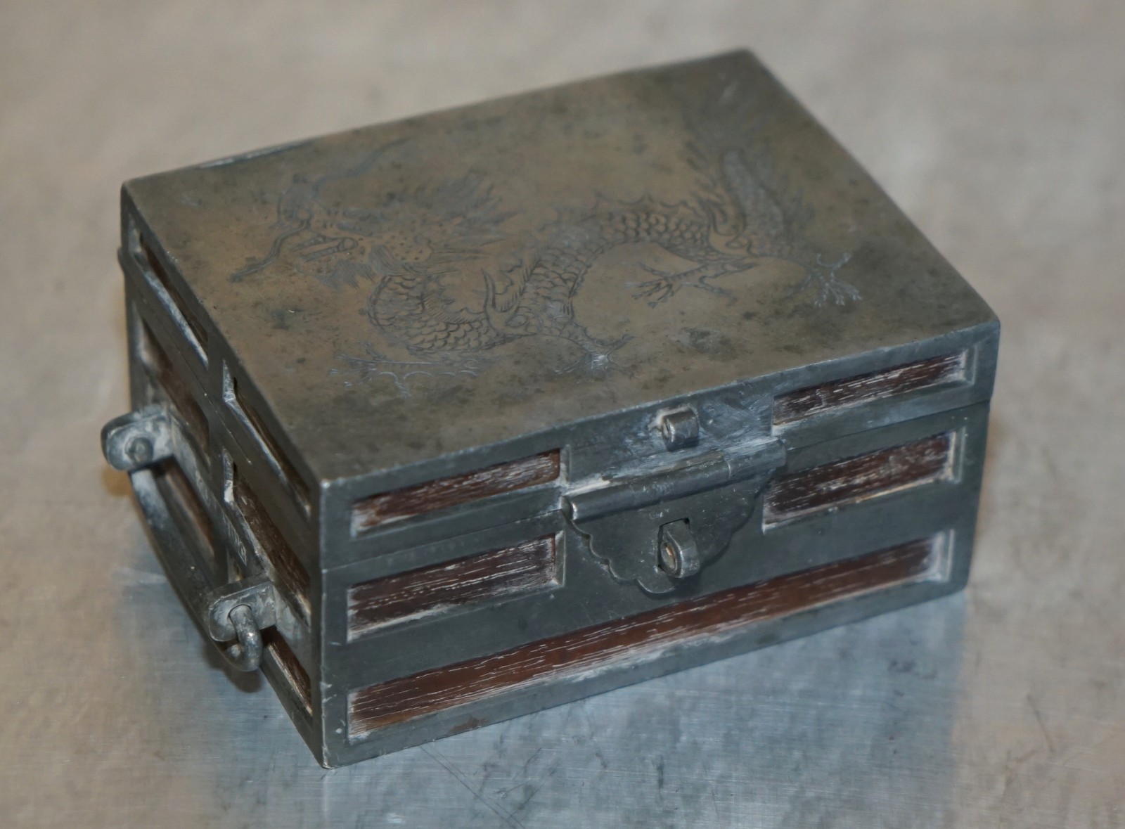 ANTIQUE-CIRCA-1920-CHINESE-KUT-HING-PEWTER-WOOD-CARVED-DRAGON-JEWELLERY-BOX-205812684454-3
