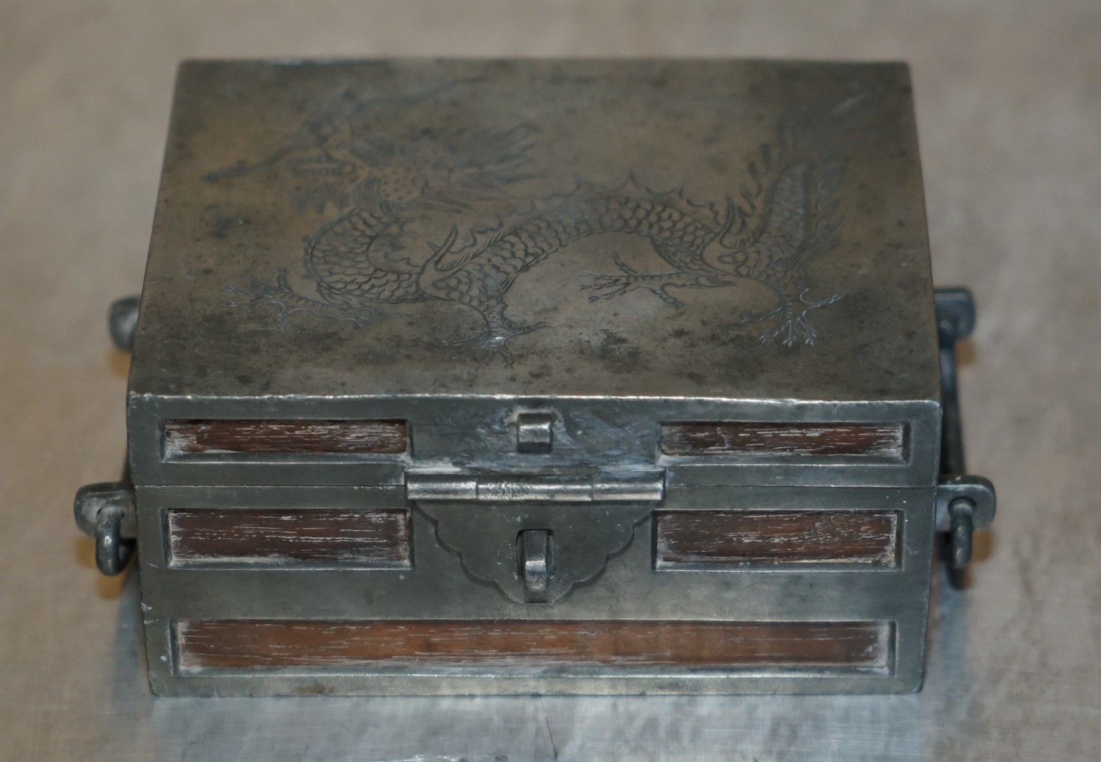 ANTIQUE-CIRCA-1920-CHINESE-KUT-HING-PEWTER-WOOD-CARVED-DRAGON-JEWELLERY-BOX-205812684454-4