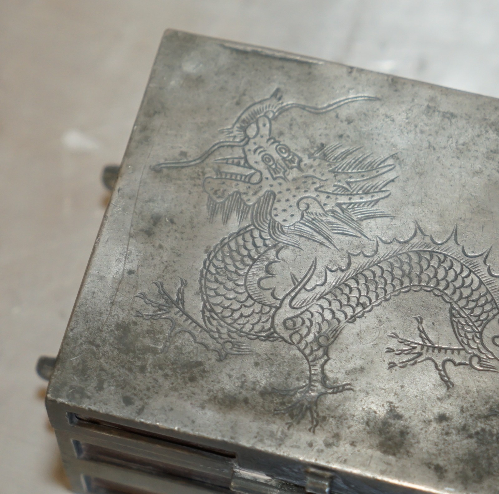 ANTIQUE-CIRCA-1920-CHINESE-KUT-HING-PEWTER-WOOD-CARVED-DRAGON-JEWELLERY-BOX-205812684454-5