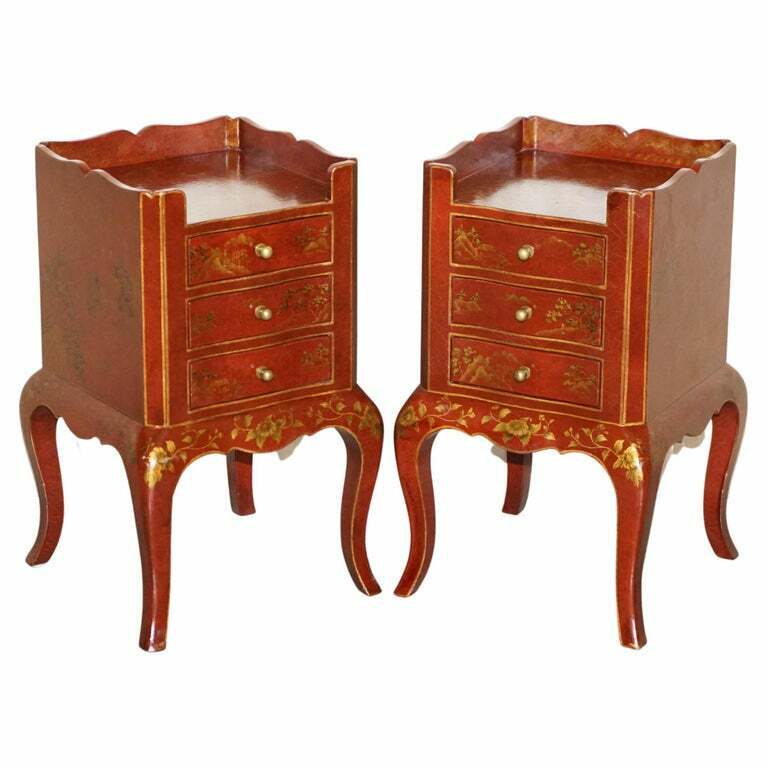 PAIR OF CHINESE CHINOISERIE RED LACQUER THREE DRAWER BEDSIDE / SIDE LAMP TABLES