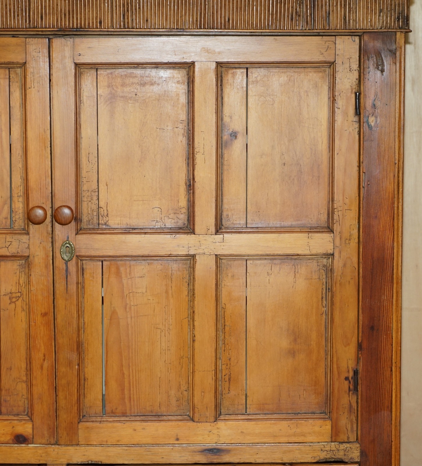 PERFECTLY-FORMED-ANTIQUE-GEORGIAN-CIRCA-1780-PANELLED-PINE-HOUSEKEEPERS-CUPBOARD-177526106054-12