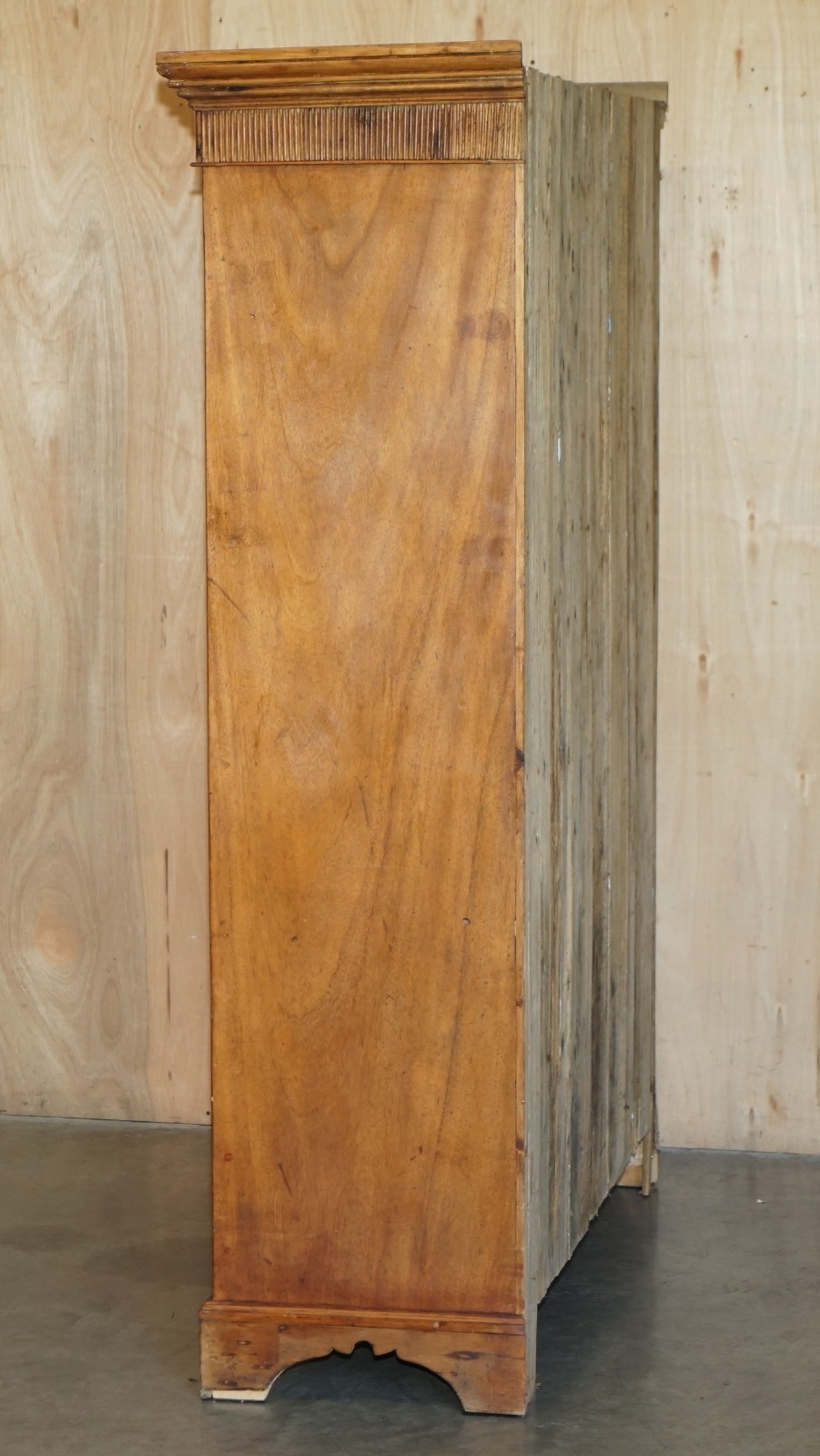 PERFECTLY-FORMED-ANTIQUE-GEORGIAN-CIRCA-1780-PANELLED-PINE-HOUSEKEEPERS-CUPBOARD-177526106054-17