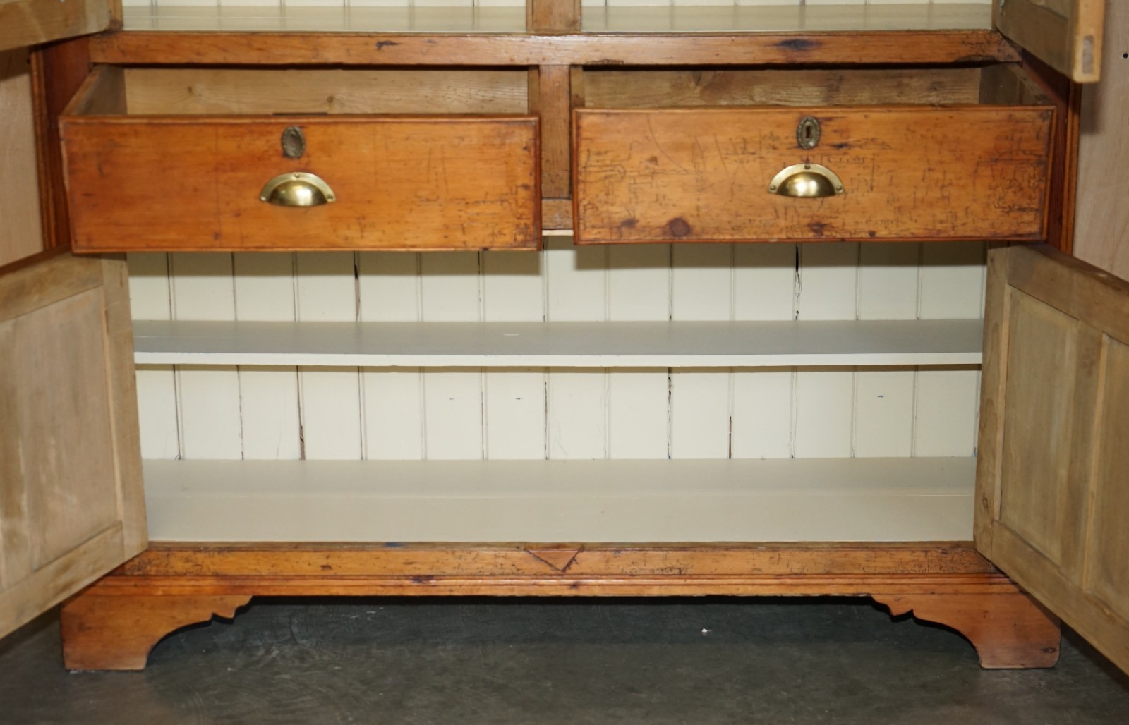 PERFECTLY-FORMED-ANTIQUE-GEORGIAN-CIRCA-1780-PANELLED-PINE-HOUSEKEEPERS-CUPBOARD-177526106054-19