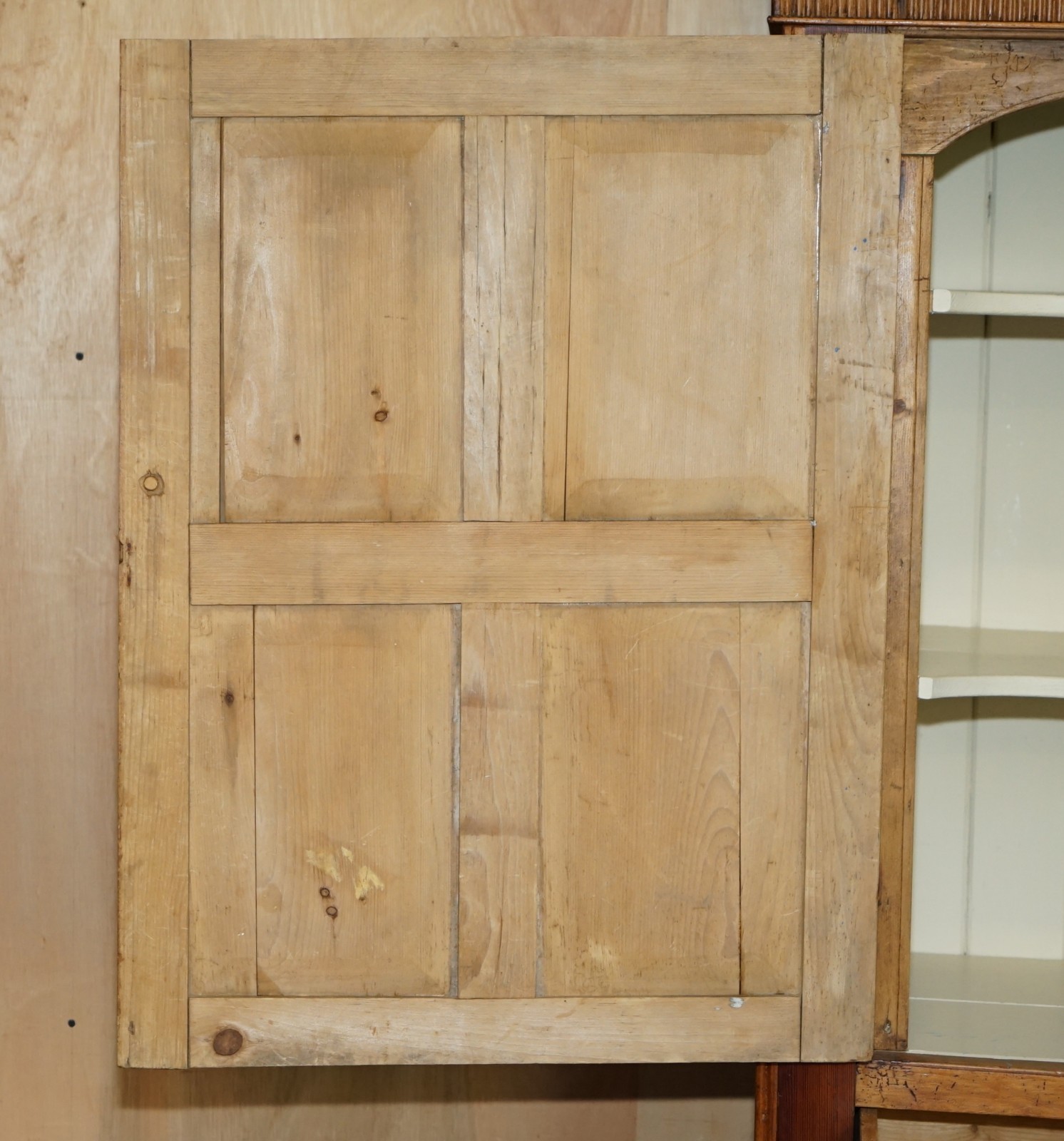 PERFECTLY-FORMED-ANTIQUE-GEORGIAN-CIRCA-1780-PANELLED-PINE-HOUSEKEEPERS-CUPBOARD-177526106054-23
