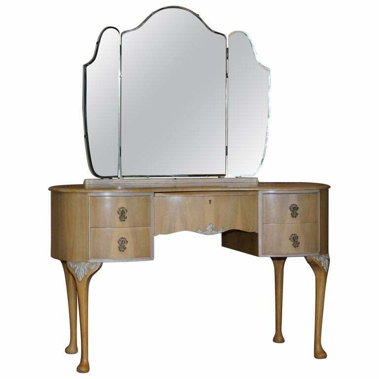 THE WALNUT WORKS CIRCA 1940'S LIGHT WALNUT DRESSING TABLE PART OF LARGE SUITE