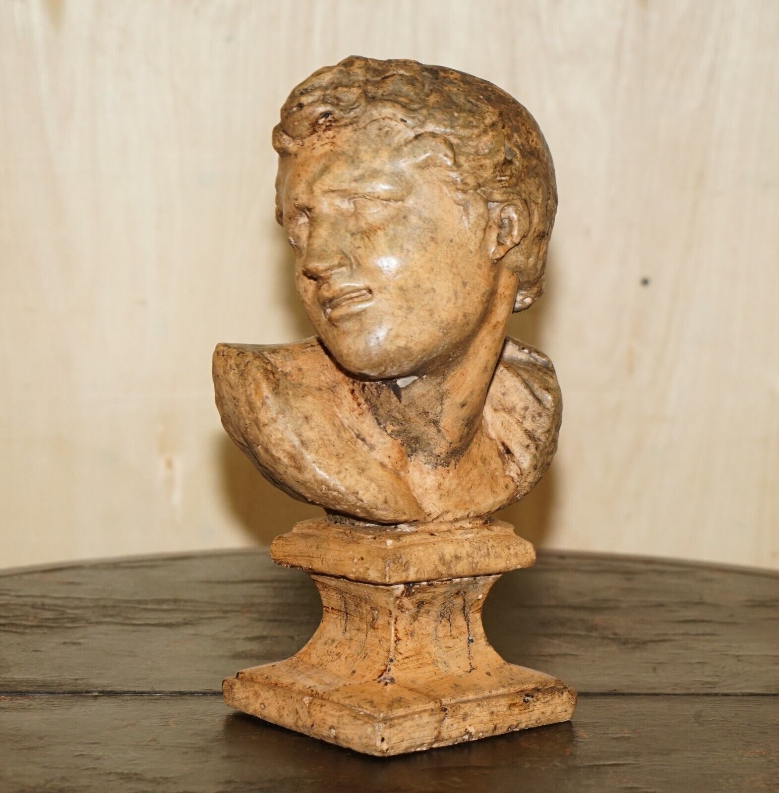 DECORATIVE ANTIQUE WEATHERED CIRCA 1900 TERRACOTTA CLASSICAL BUST OF HERCULES