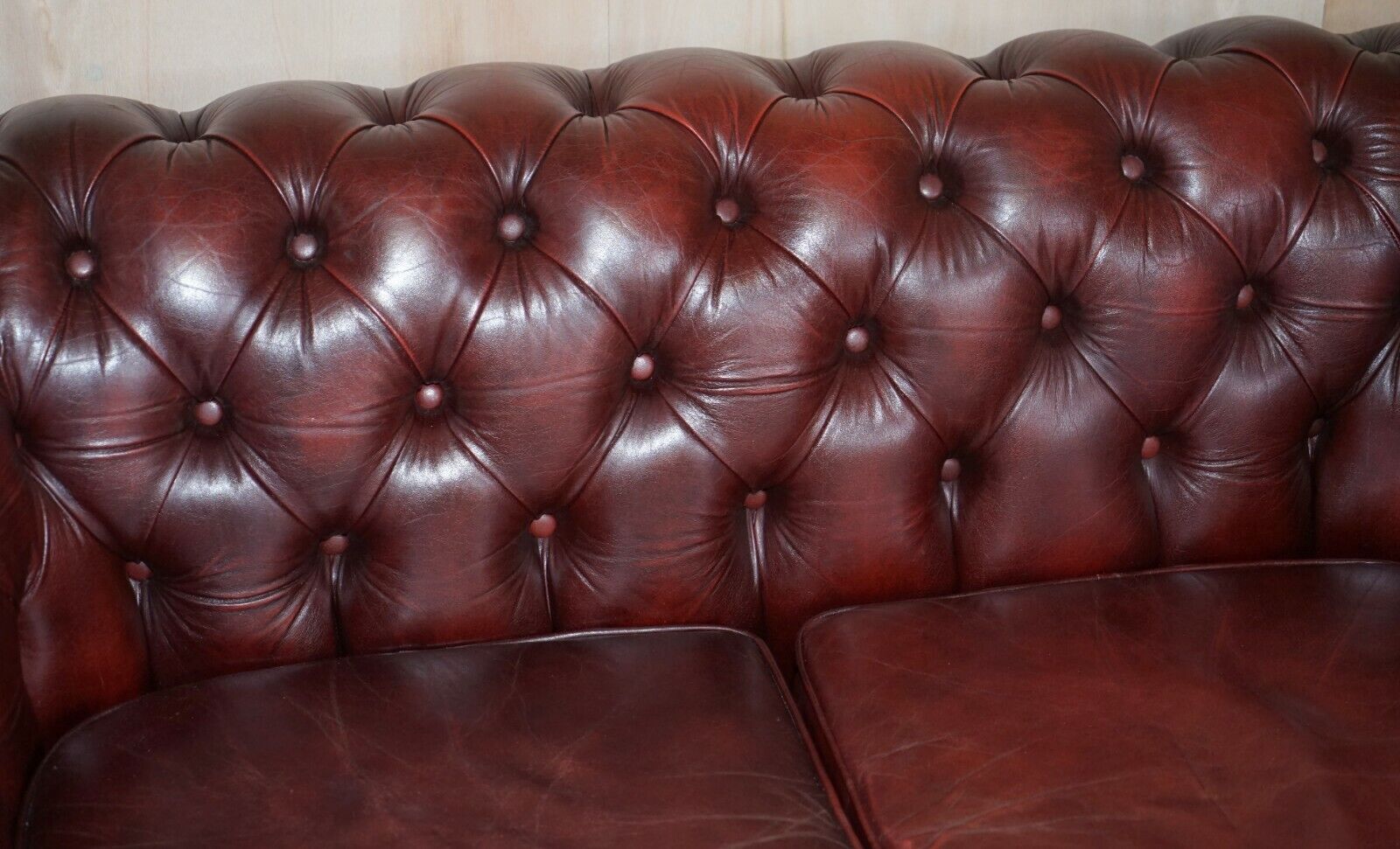 LOVELY VINTAGE OXBLOOD LEATHER CHESTERFIELD GENTLEMAN'S CLUB SOFA PART OF  SUITE - Royal House Antiques