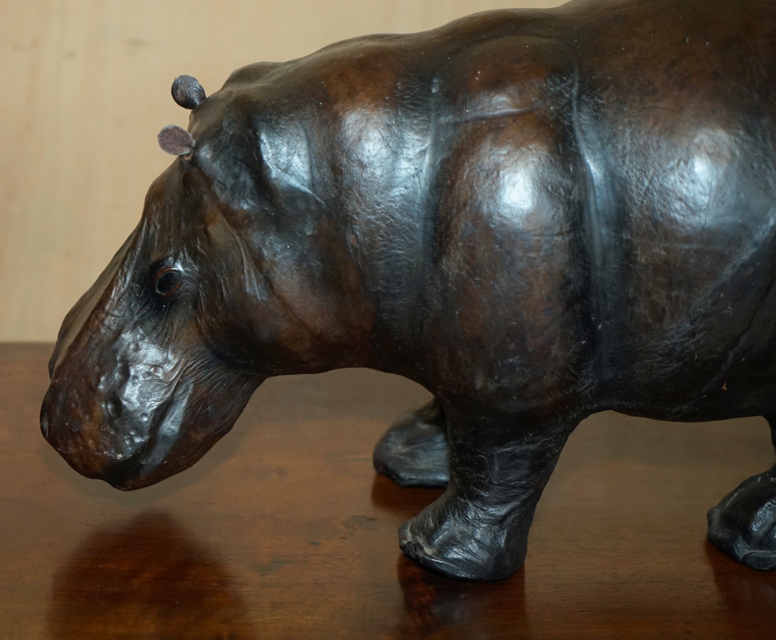 PAIR-OF-LIBERTYS-OMERSA-MOTHER-CALF-LEATHER-HIPPOPOTAMUS-FOOTSTOOL-HIPPOS-177417005635-10