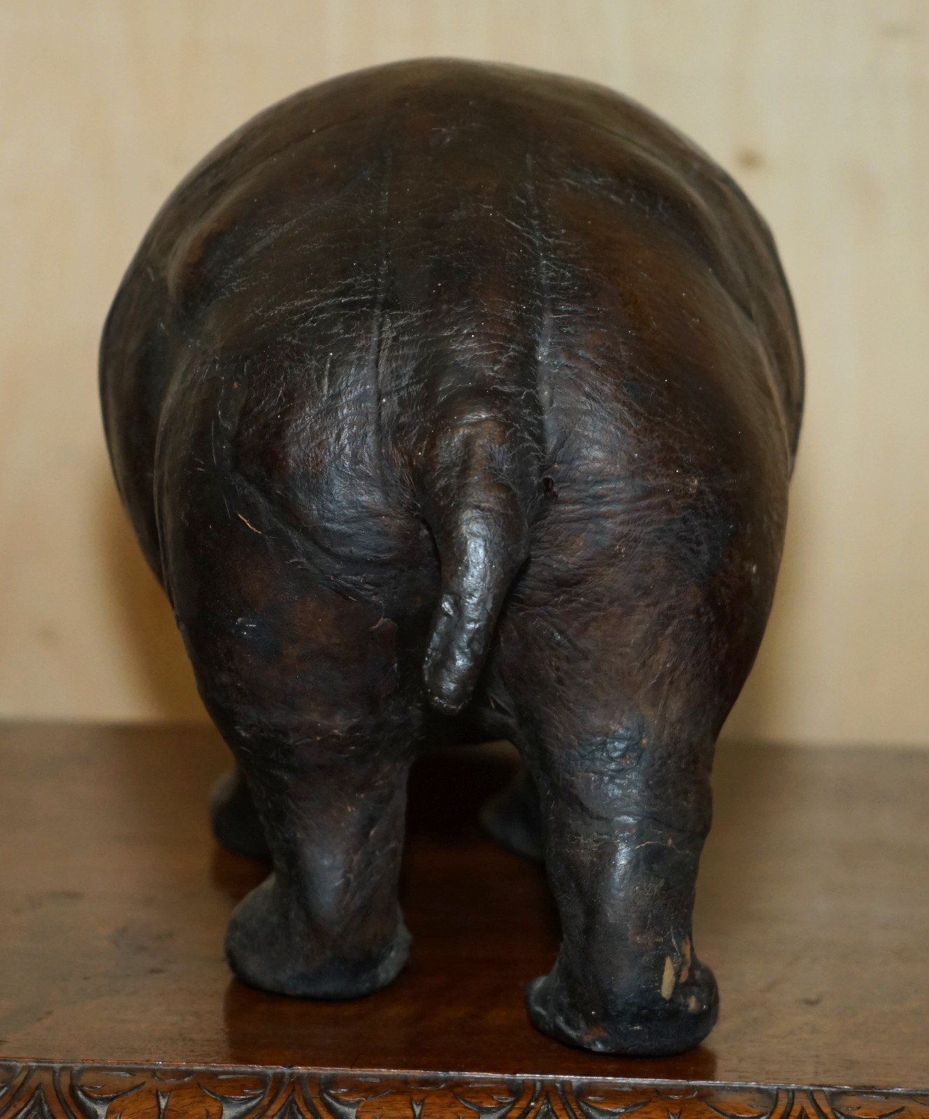 PAIR-OF-LIBERTYS-OMERSA-MOTHER-CALF-LEATHER-HIPPOPOTAMUS-FOOTSTOOL-HIPPOS-177417005635-11