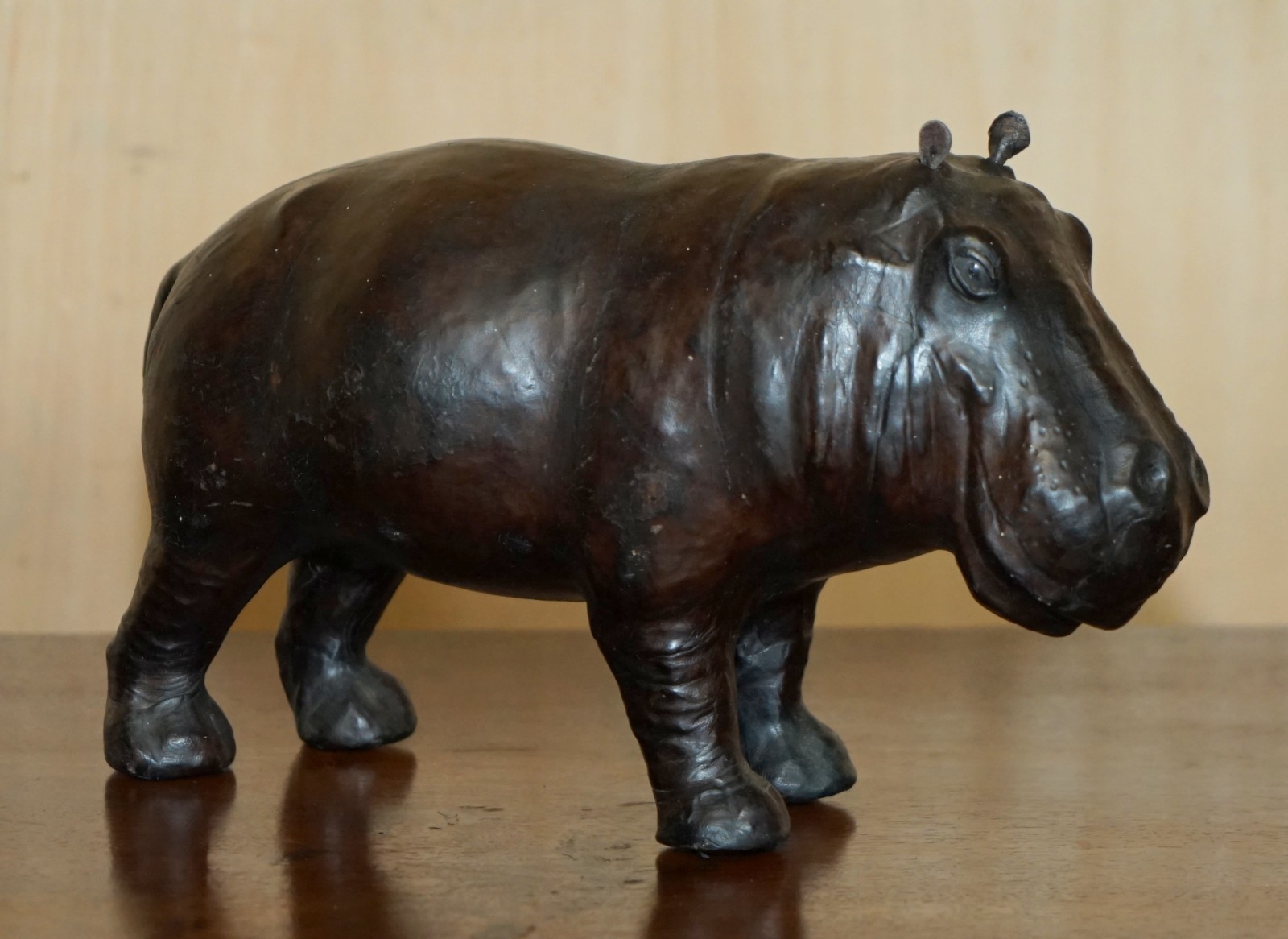 PAIR-OF-LIBERTYS-OMERSA-MOTHER-CALF-LEATHER-HIPPOPOTAMUS-FOOTSTOOL-HIPPOS-177417005635-13